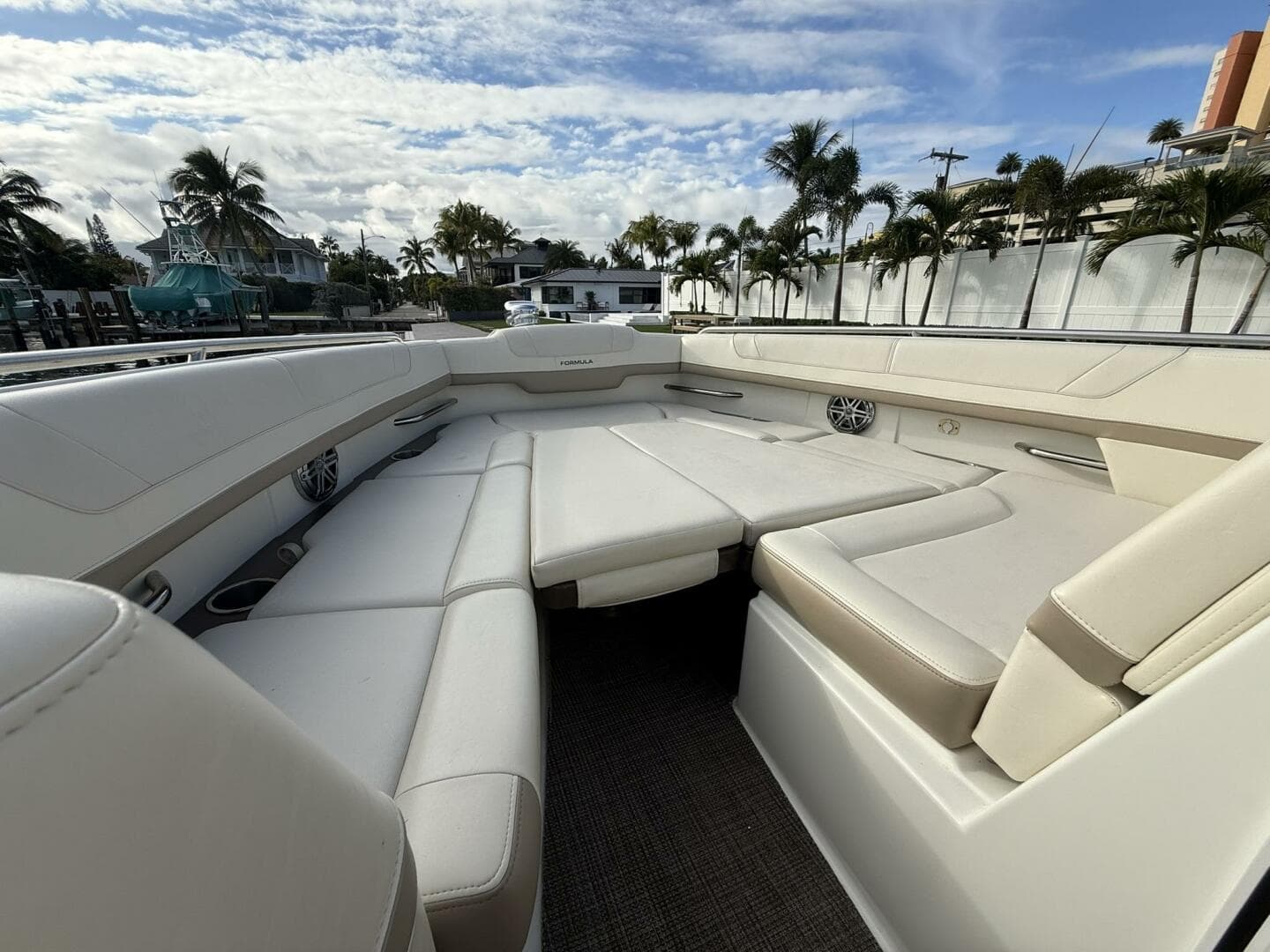 2016 Formula 330 Crossover Bowrider — photo 4