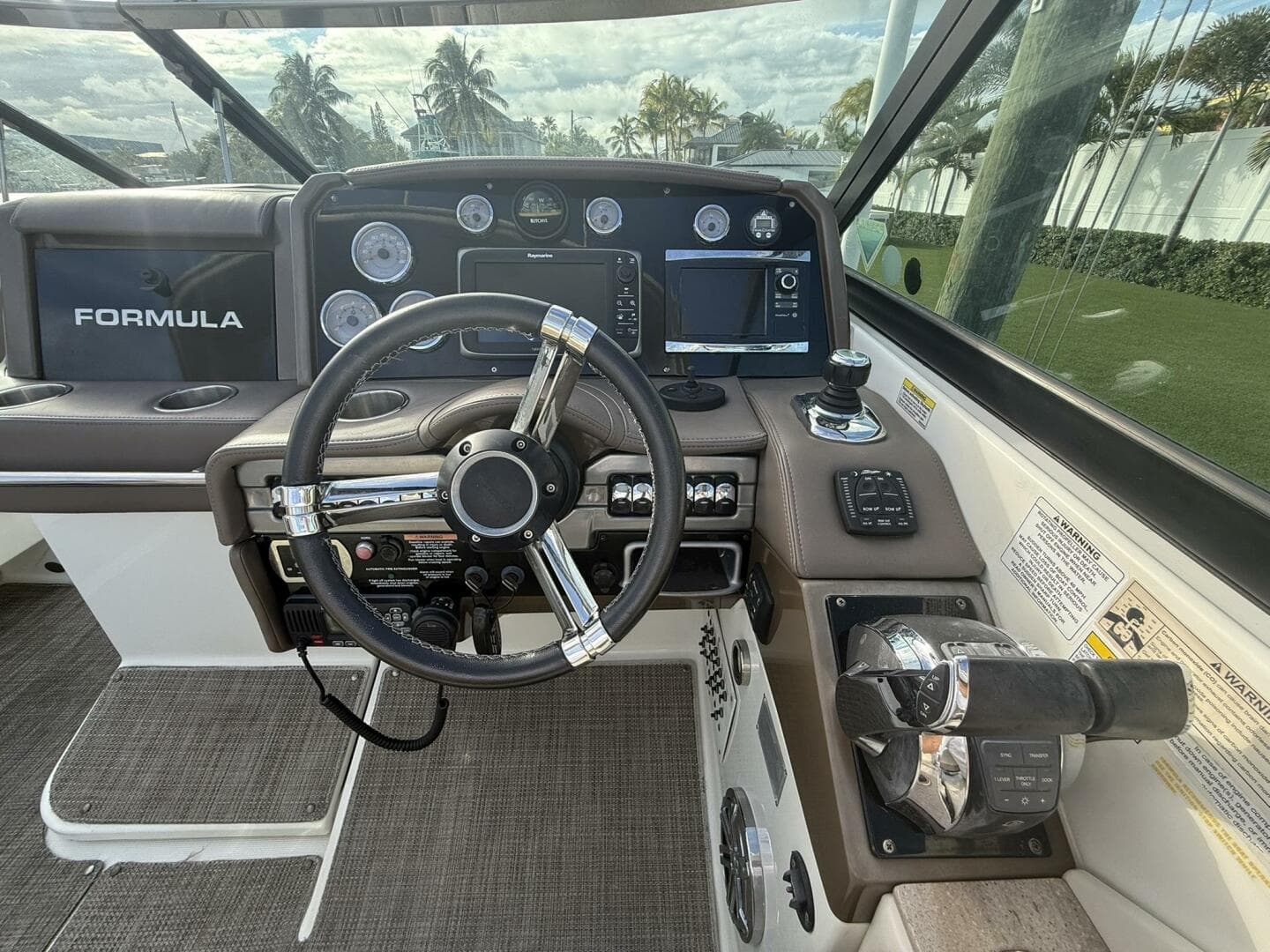 2016 Formula 330 Crossover Bowrider — photo 13