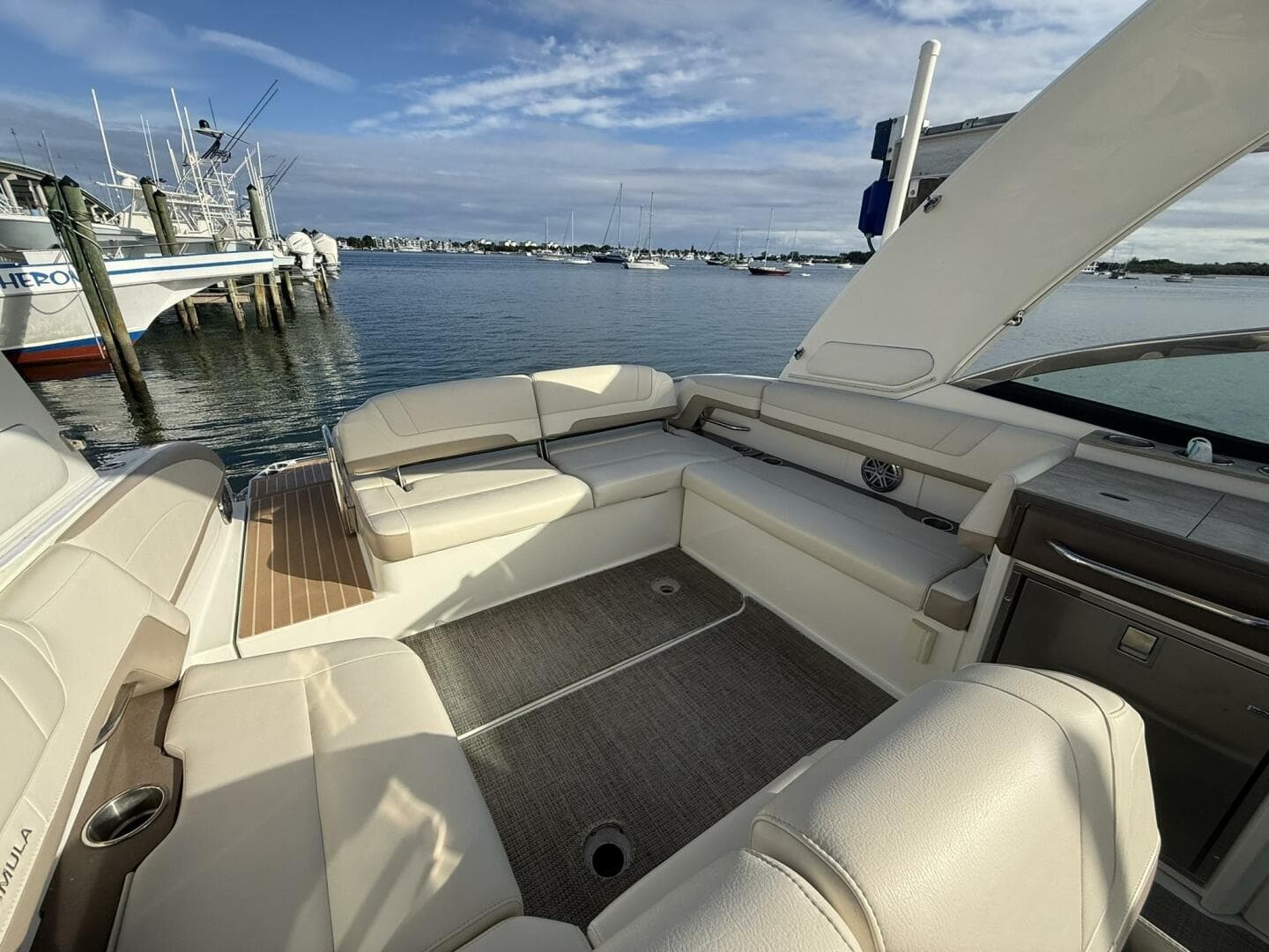 2016 Formula 330 Crossover Bowrider — photo 27