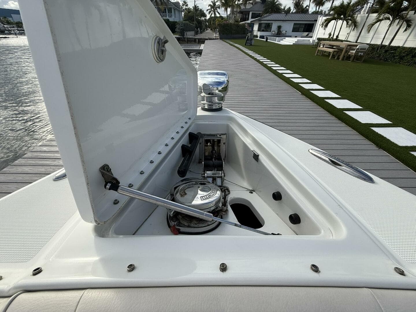 2016 Formula 330 Crossover Bowrider — photo 7