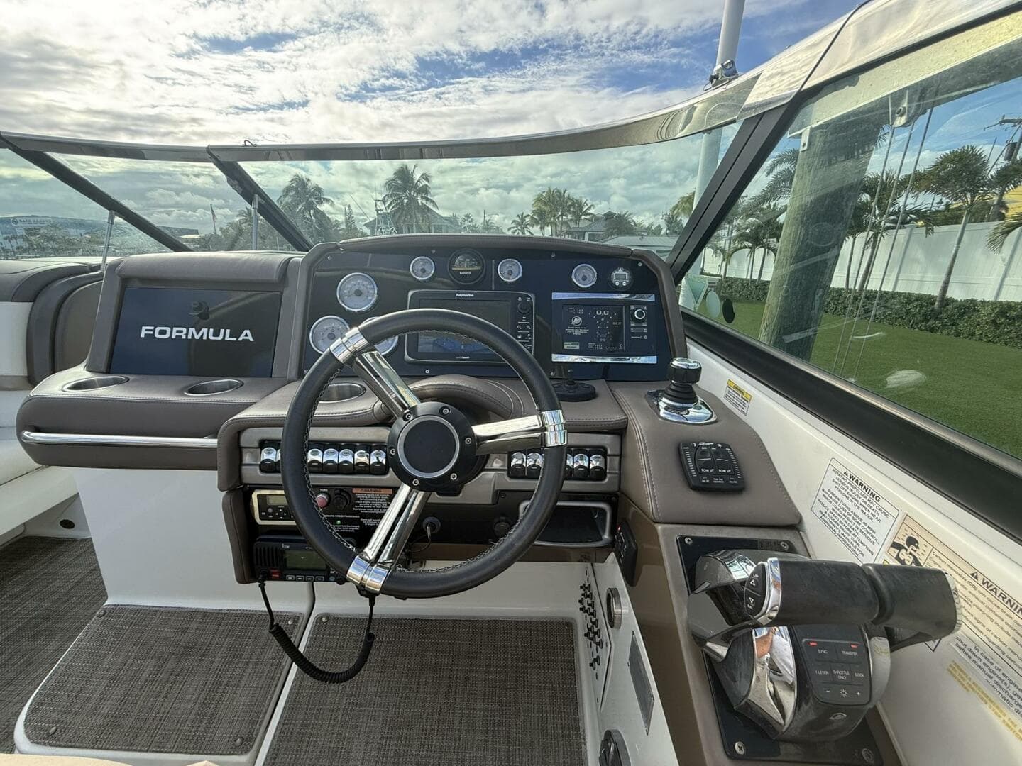 2016 Formula 330 Crossover Bowrider — photo 10