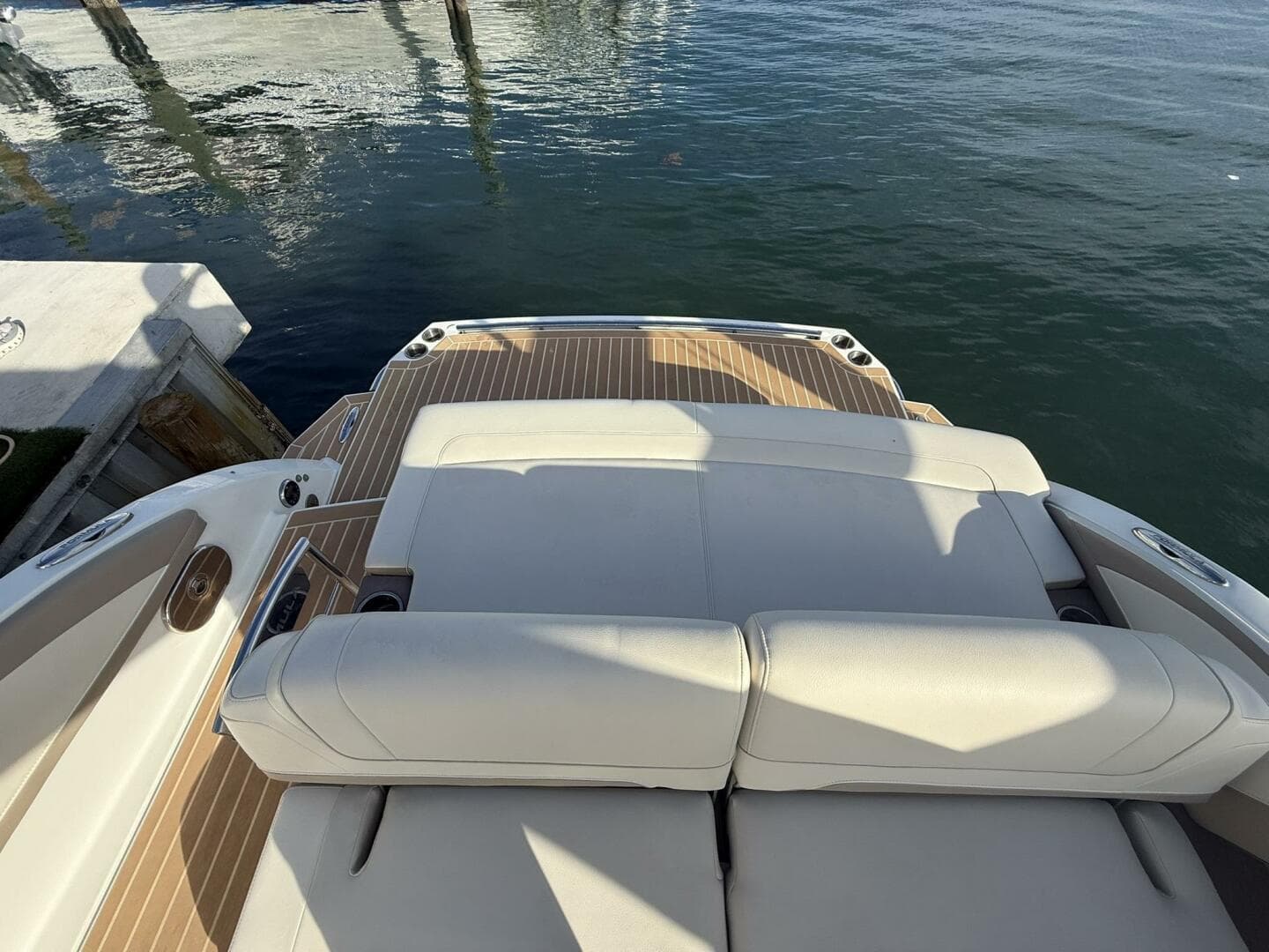 2016 Formula 330 Crossover Bowrider — photo 21