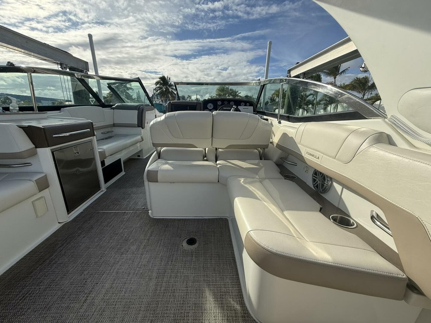 2016 Formula 330 Crossover Bowrider — photo 24