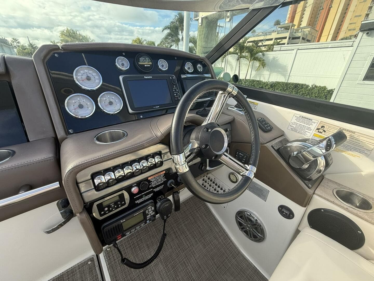 2016 Formula 330 Crossover Bowrider — photo 12