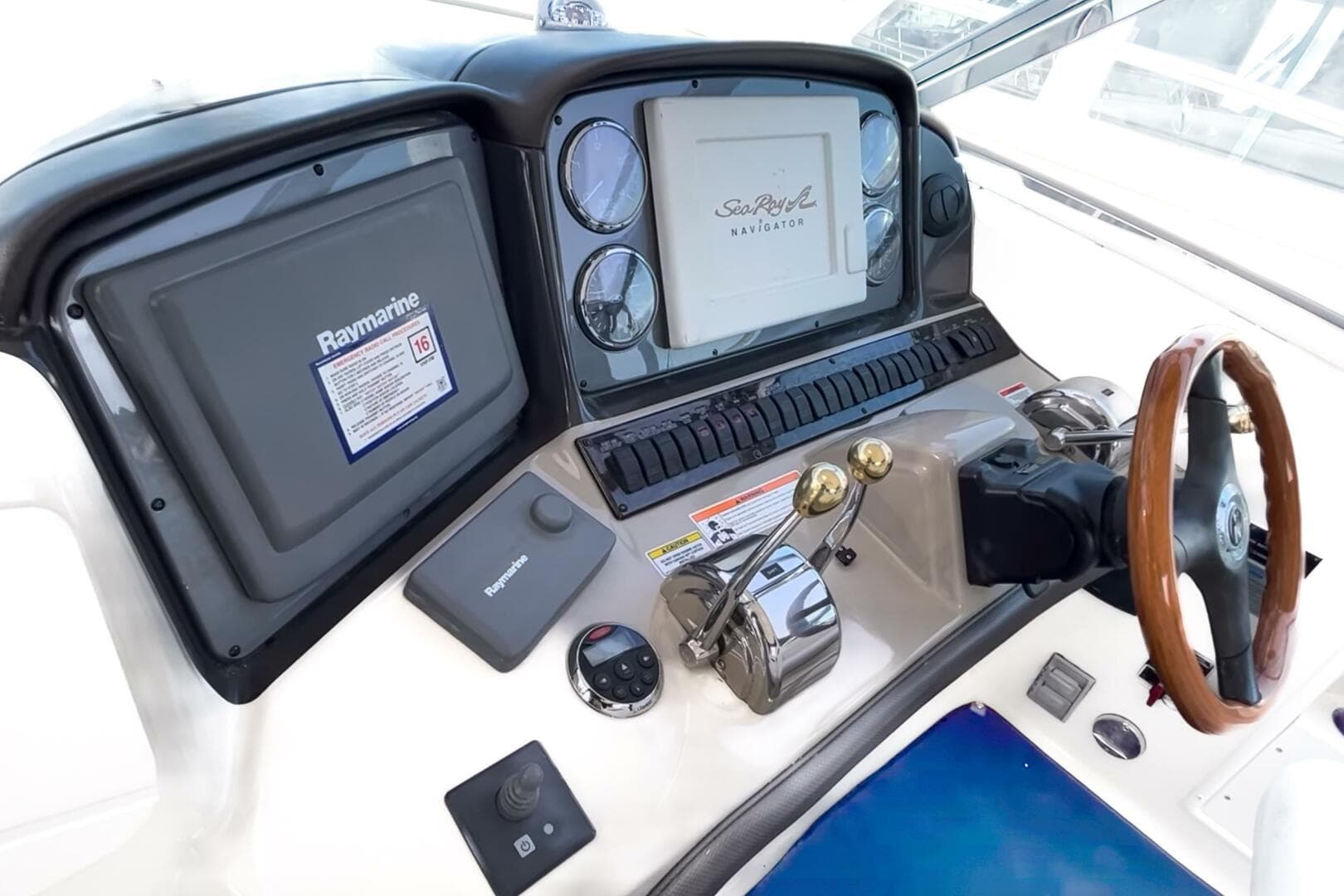 2007 Sea Ray 400 Sundancer — photo 17