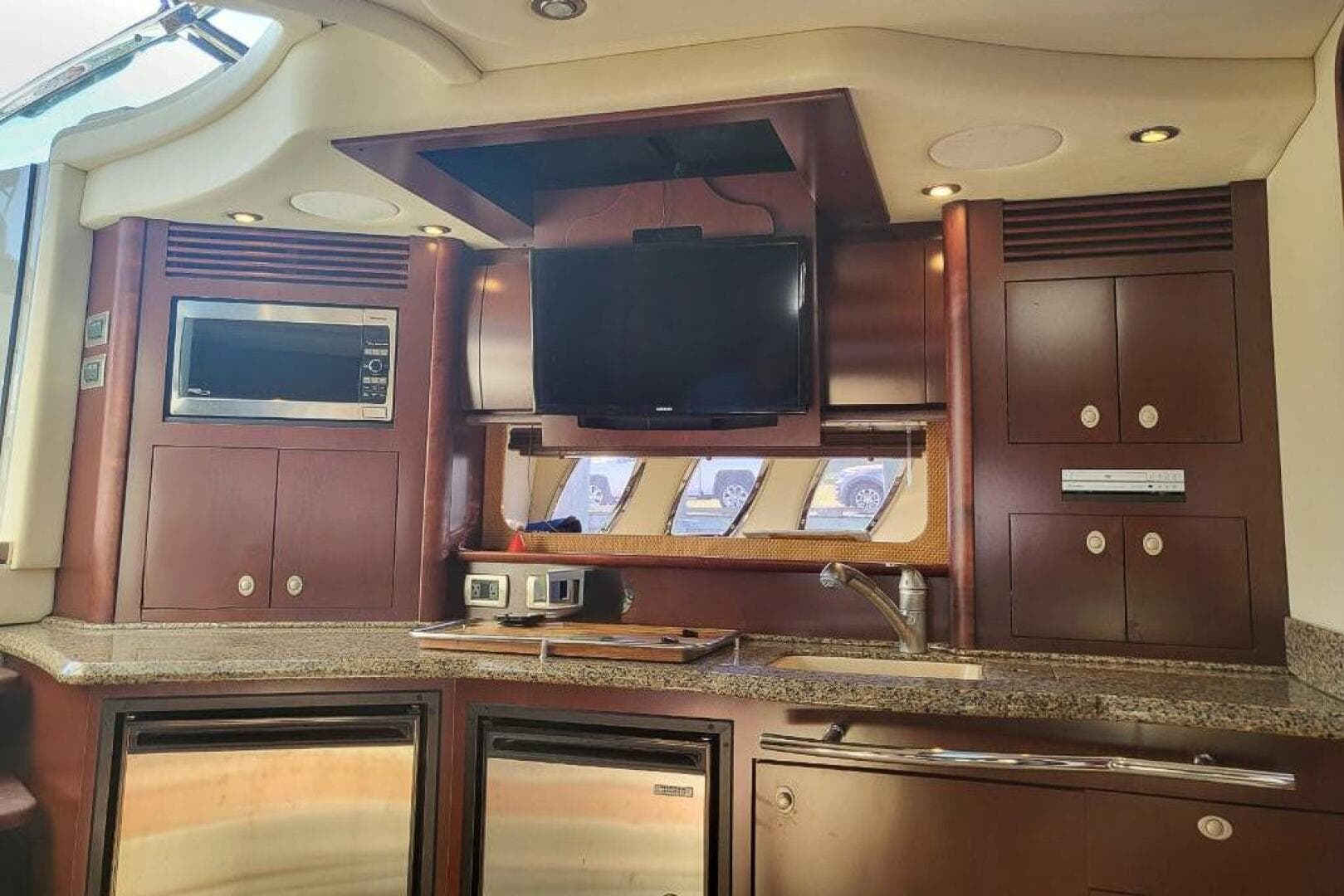 2007 Sea Ray 400 Sundancer — photo 23