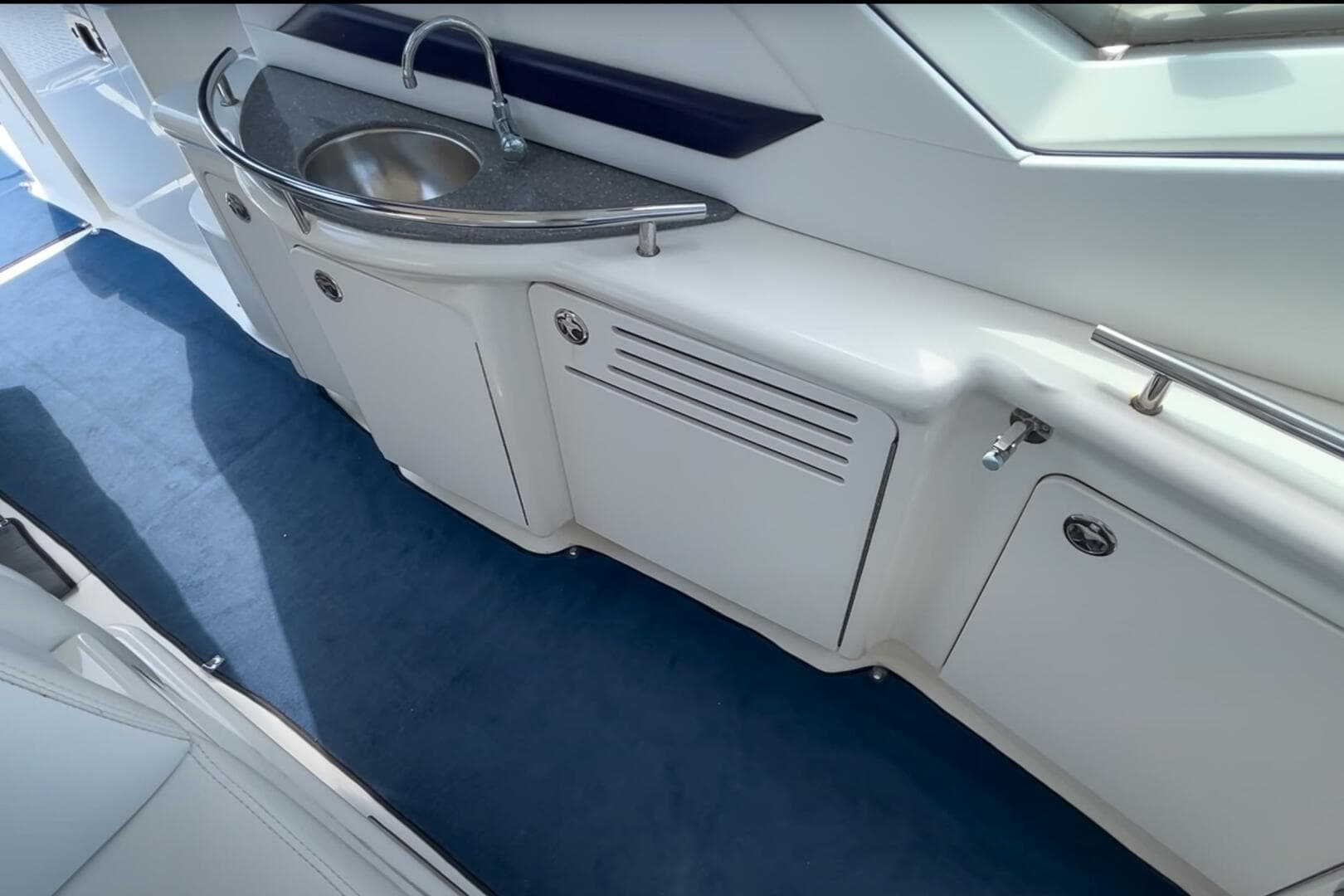 2007 Sea Ray 400 Sundancer — photo 22