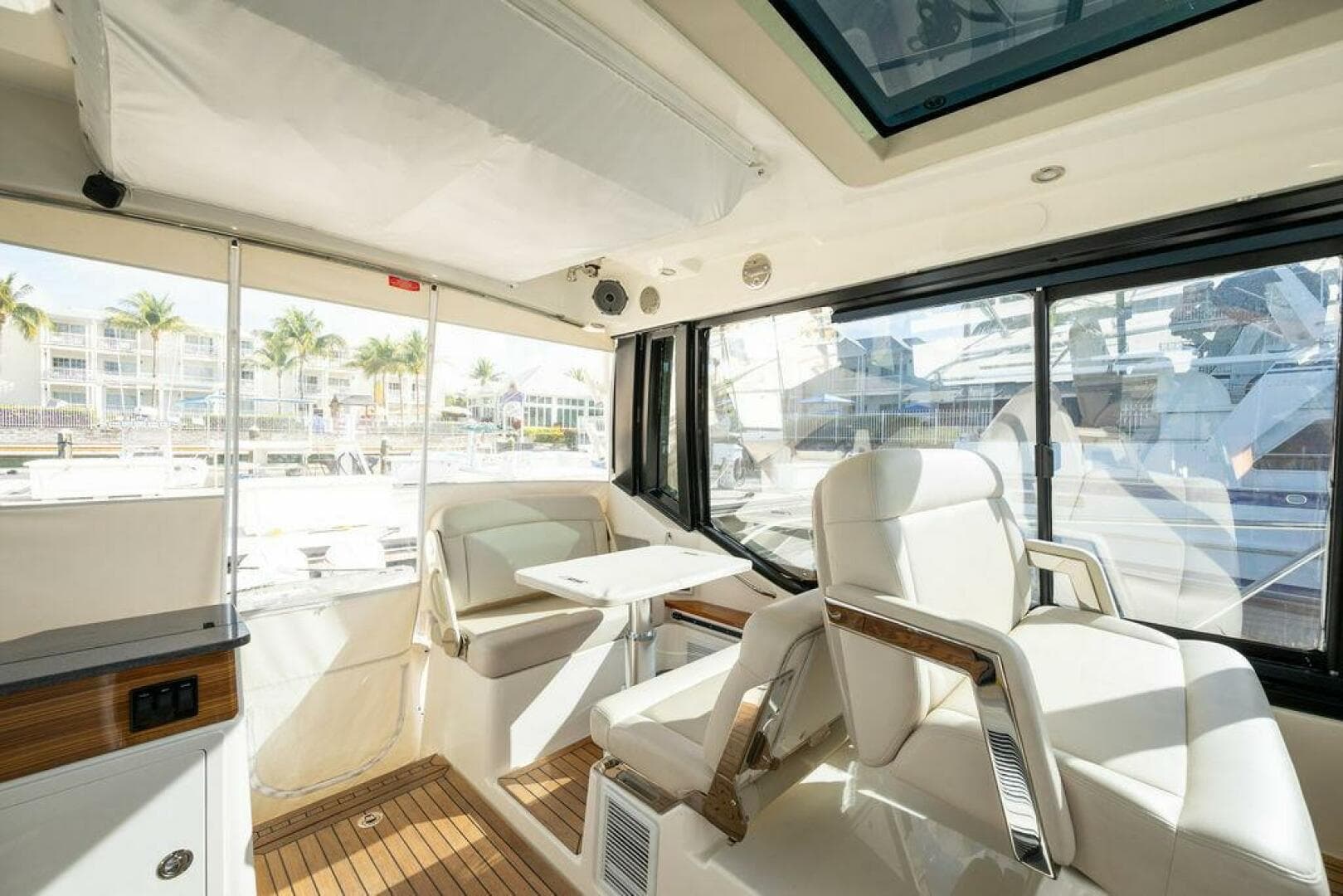 2023 Boston Whaler 405 Conquest — photo 29