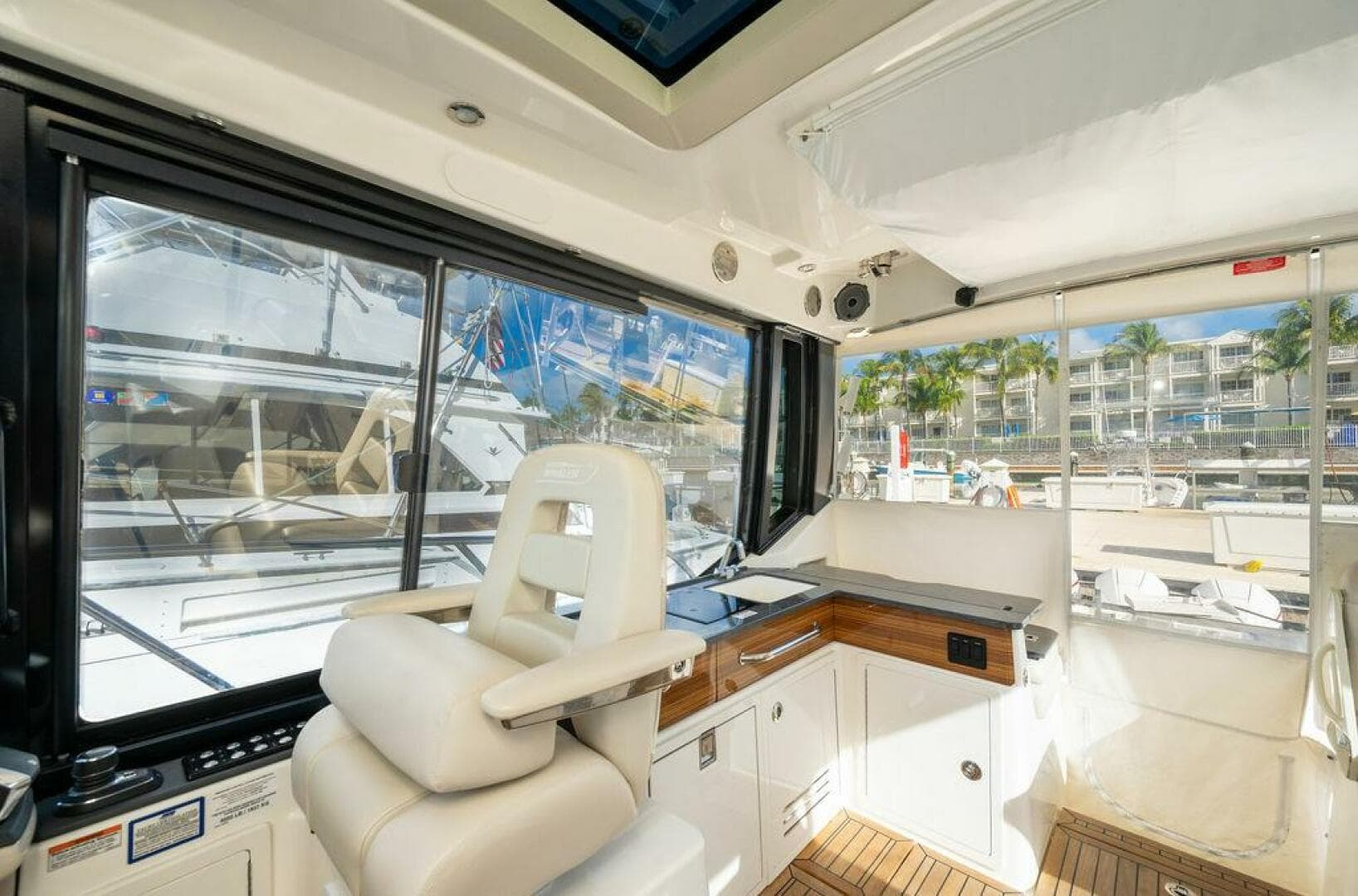 2023 Boston Whaler 405 Conquest — photo 28
