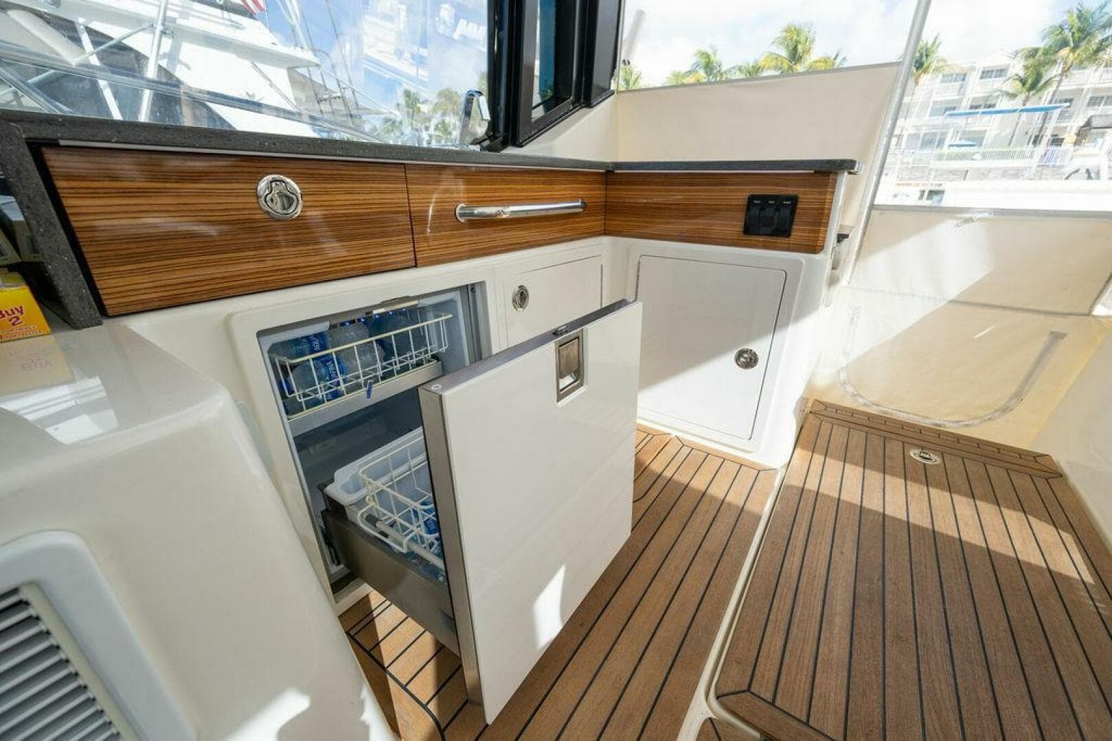 2023 Boston Whaler 405 Conquest — photo 31