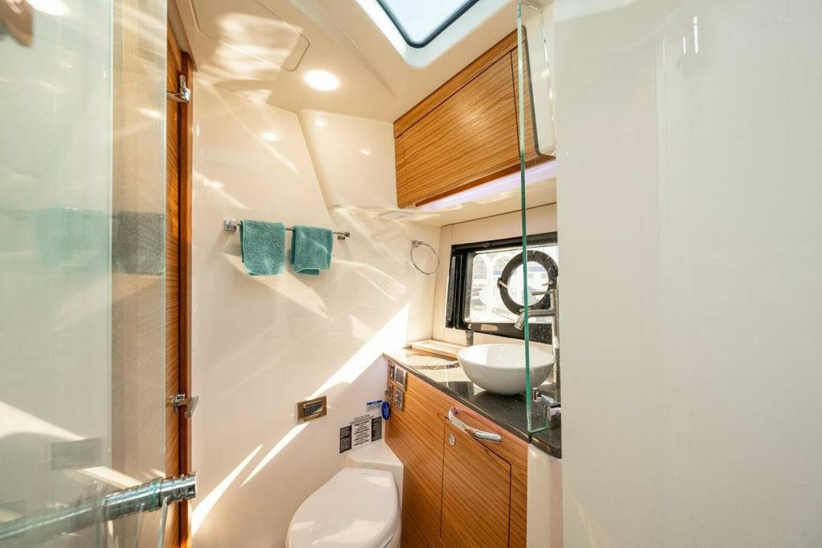 2023 Boston Whaler 405 Conquest — photo 35