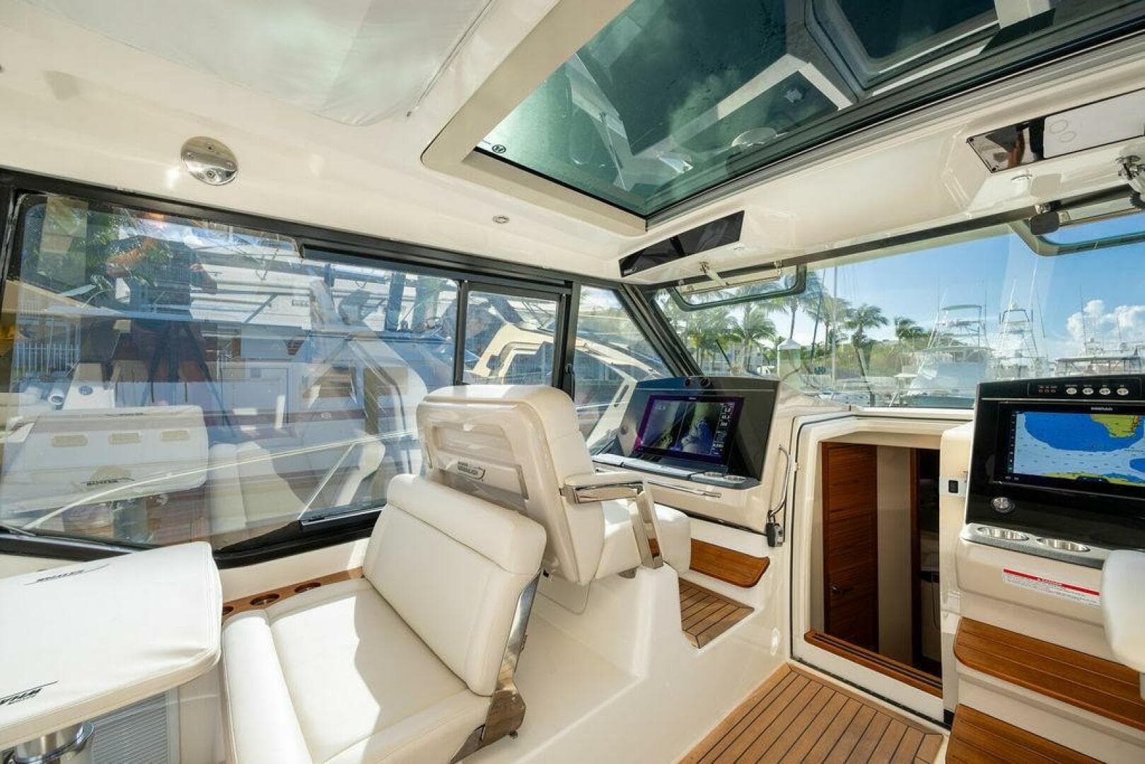 2023 Boston Whaler 405 Conquest — photo 25