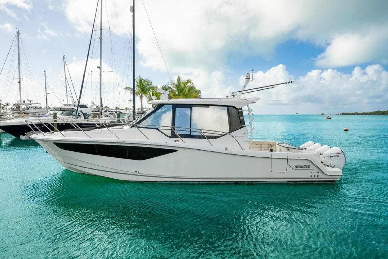 2023 Boston Whaler 405 Conquest — photo 12