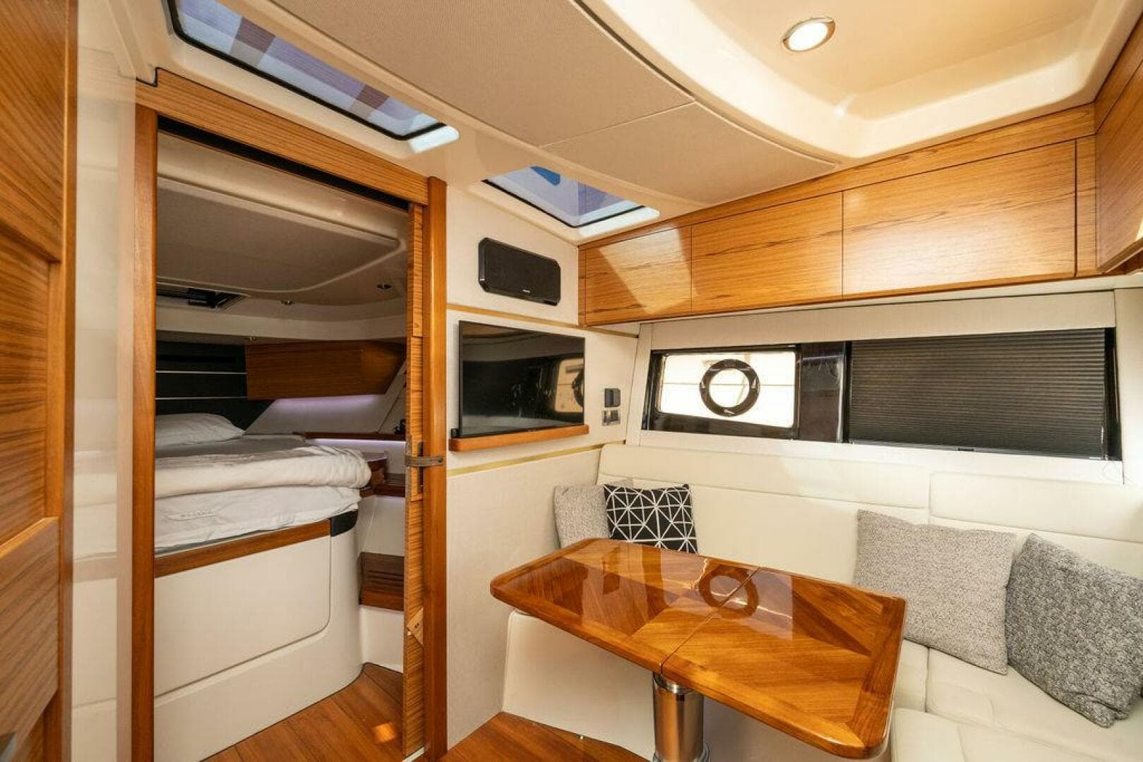 2023 Boston Whaler 405 Conquest — photo 33