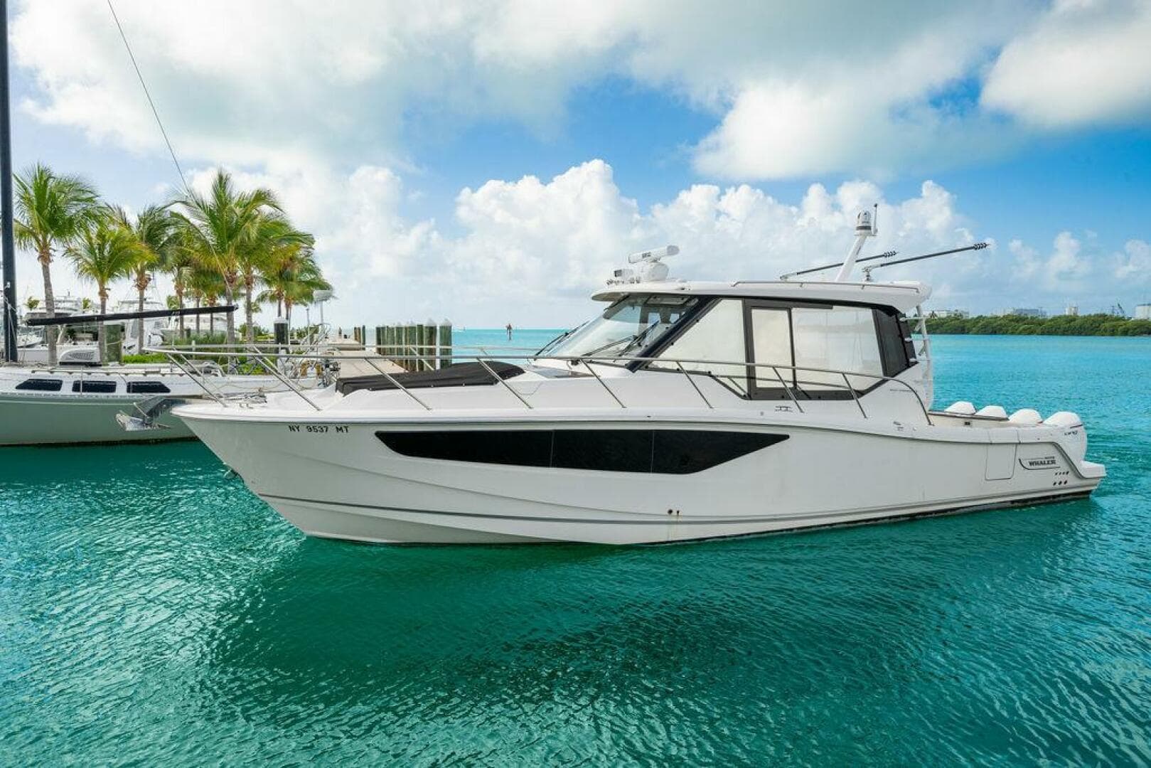 2023 Boston Whaler 405 Conquest — photo 11