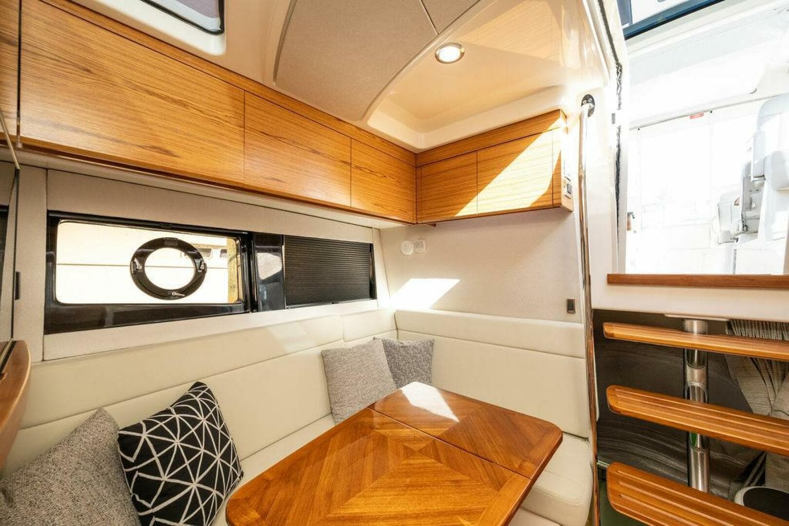 2023 Boston Whaler 405 Conquest — photo 34