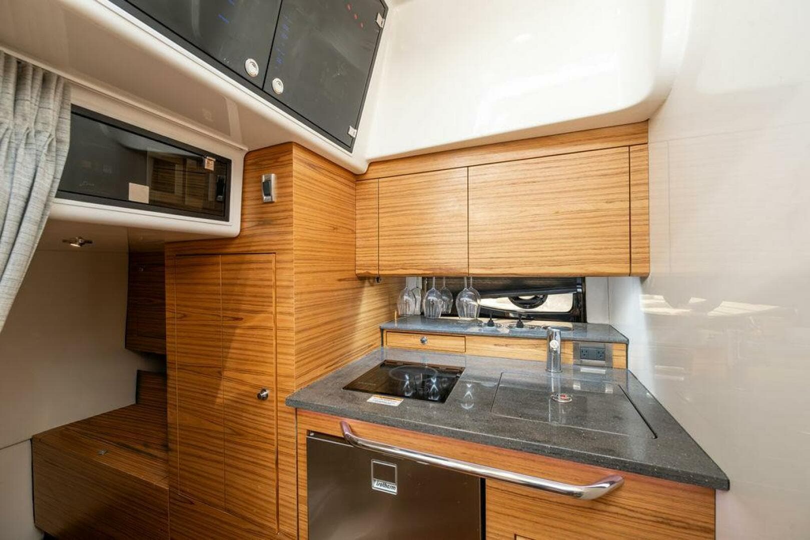 2023 Boston Whaler 405 Conquest — photo 40