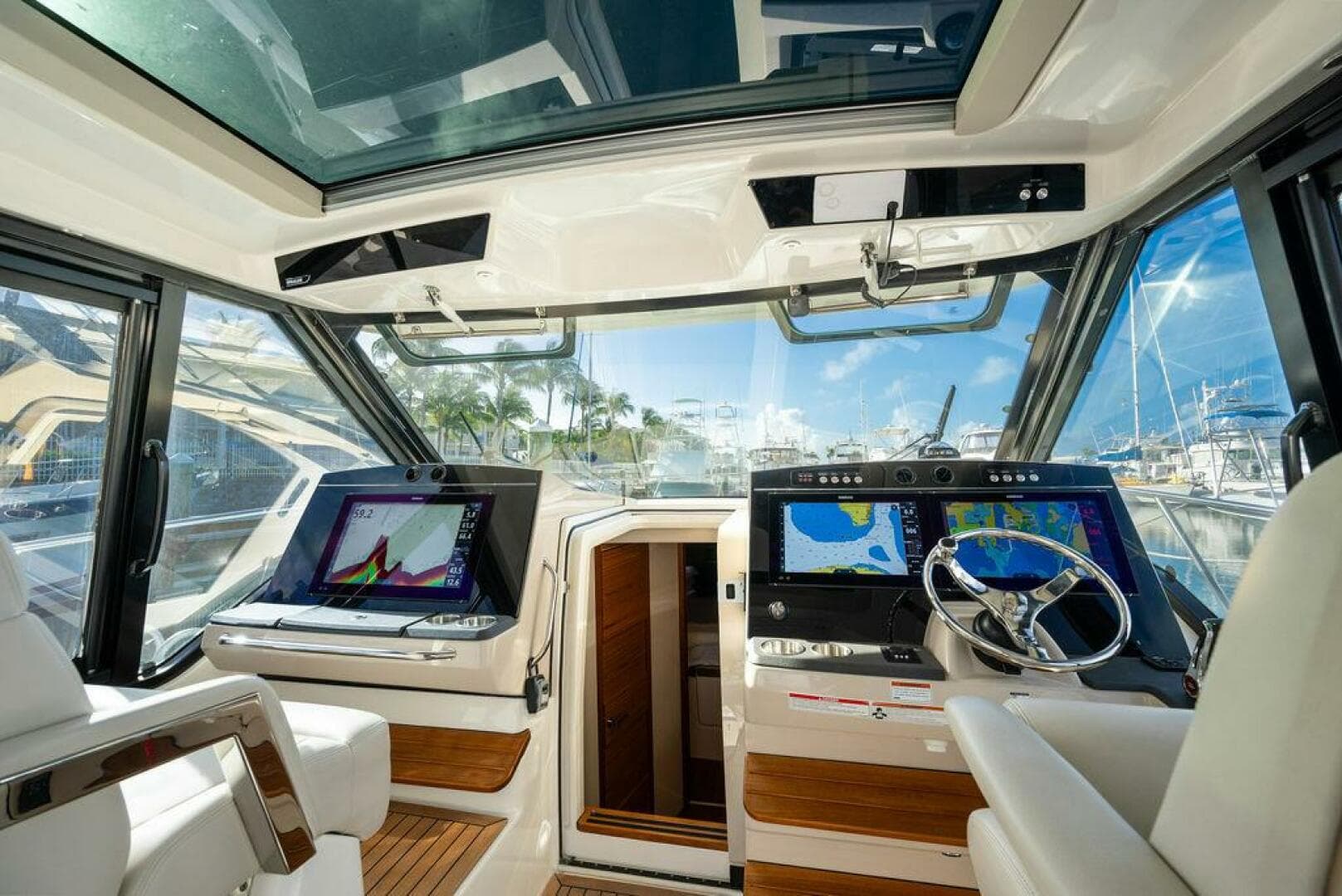 2023 Boston Whaler 405 Conquest — photo 26