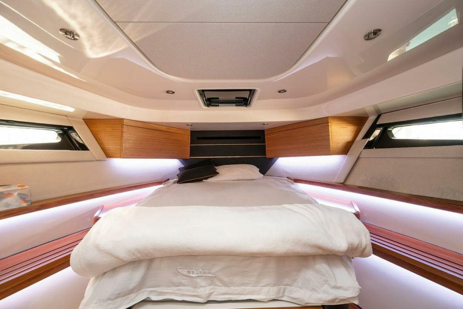 2023 Boston Whaler 405 Conquest — photo 37