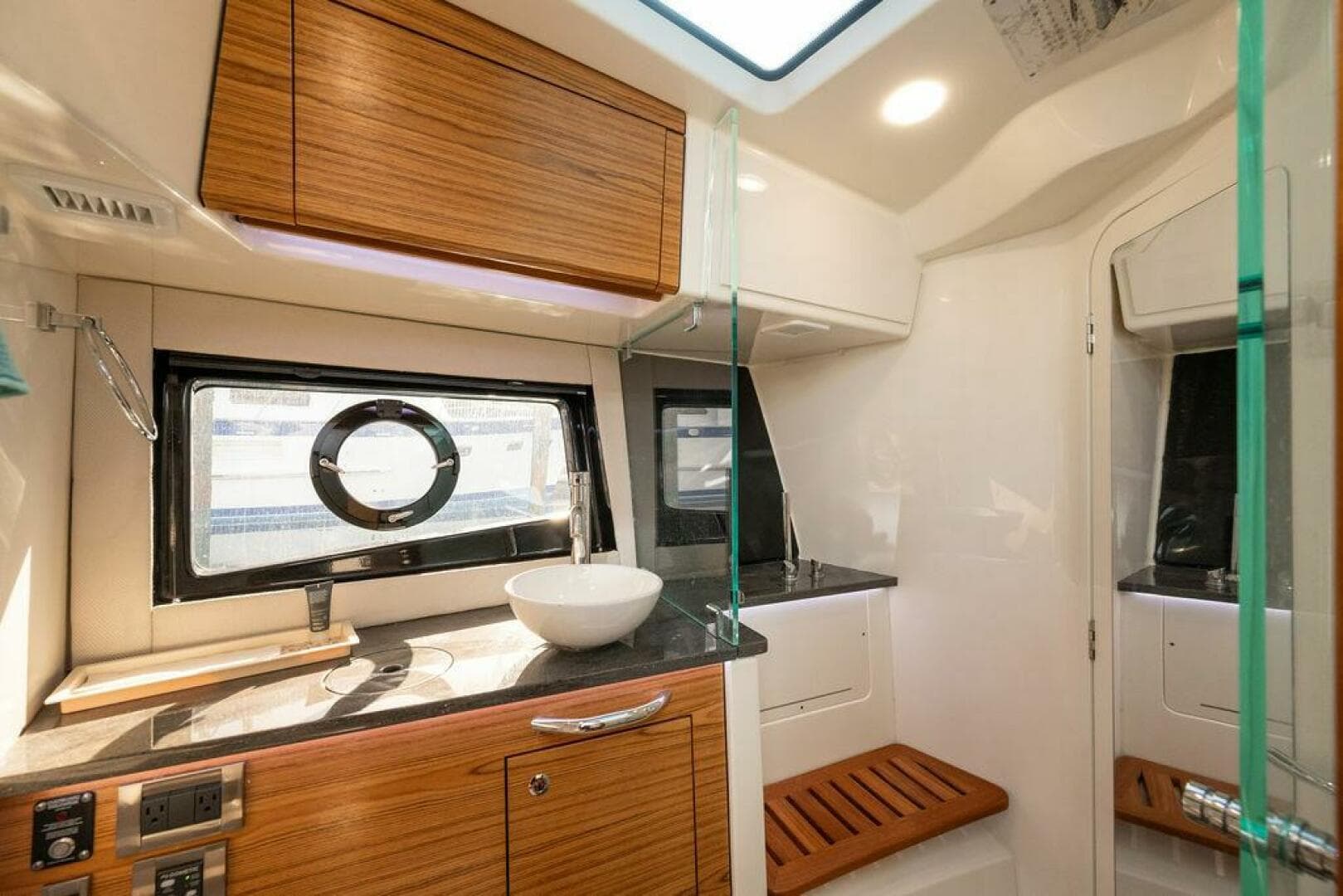 2023 Boston Whaler 405 Conquest — photo 36