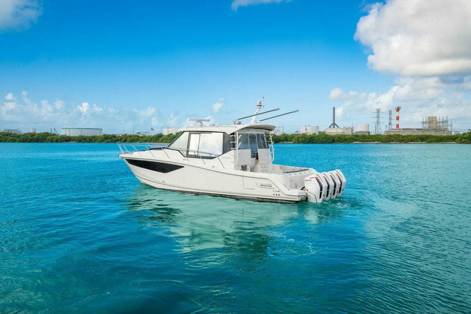 2023 Boston Whaler 405 Conquest — photo 5