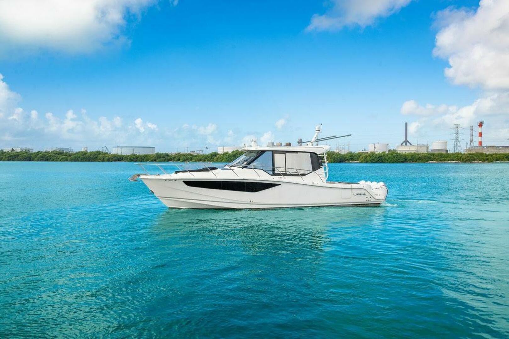 2023 Boston Whaler 405 Conquest — photo 6