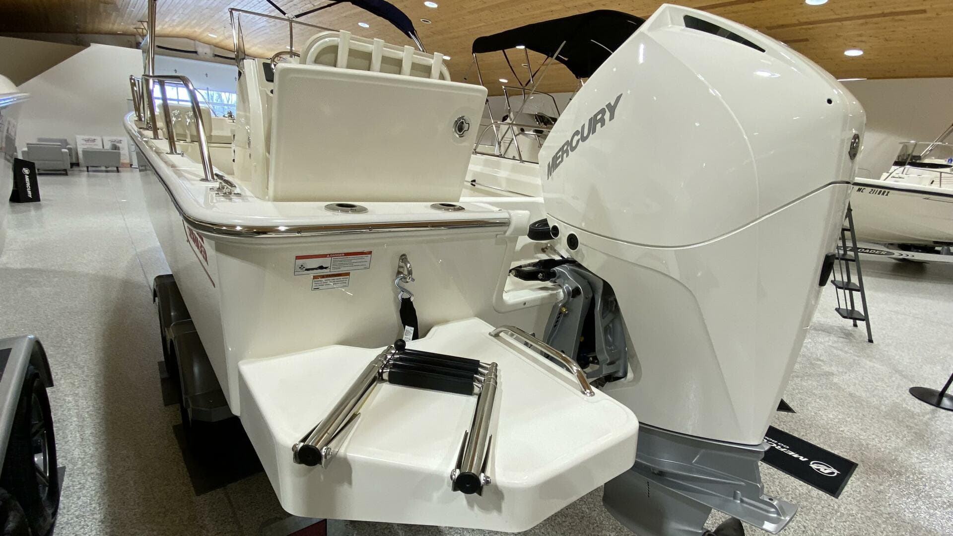 2022 Boston Whaler — photo 6
