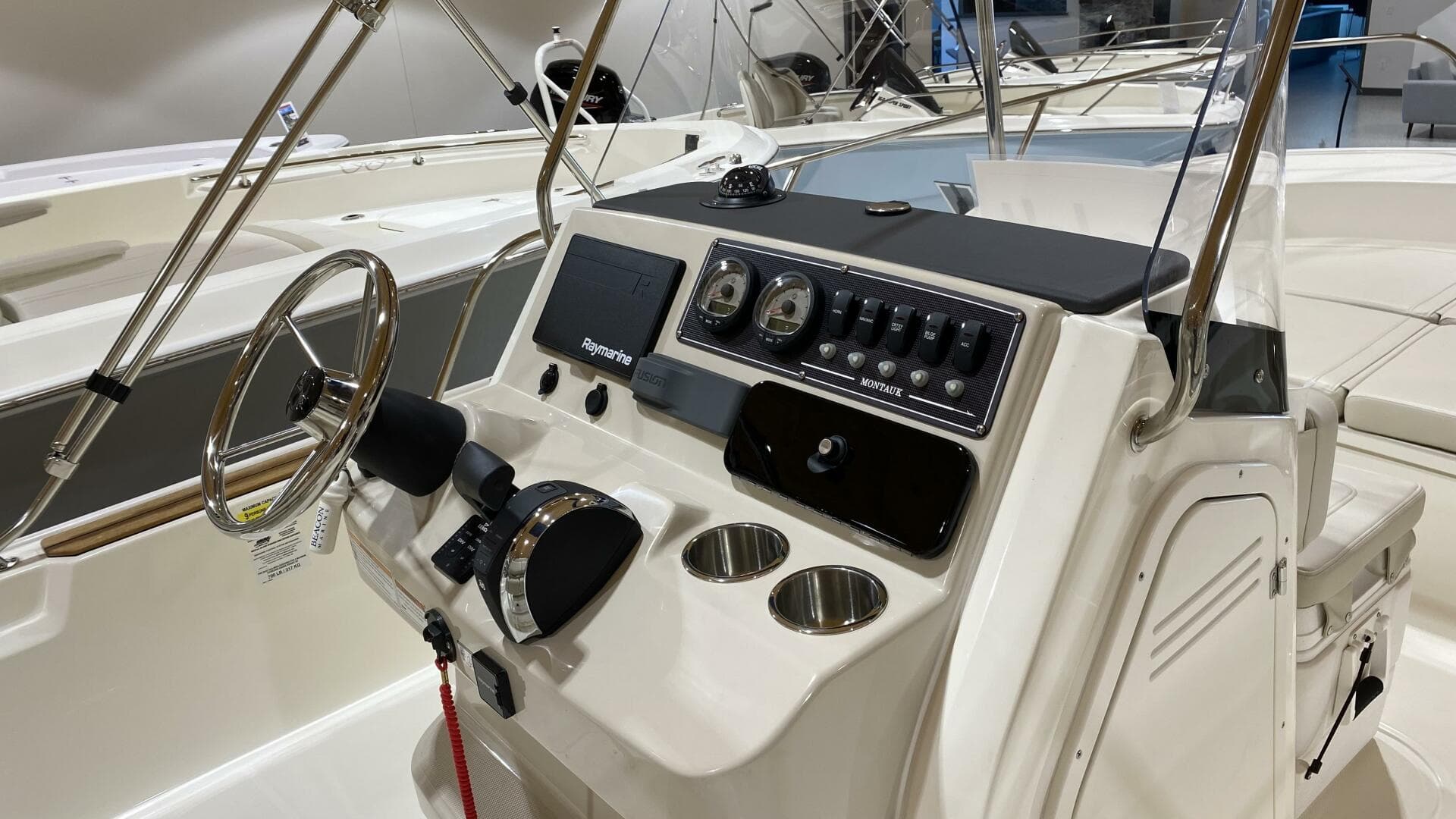 2022 Boston Whaler — photo 4