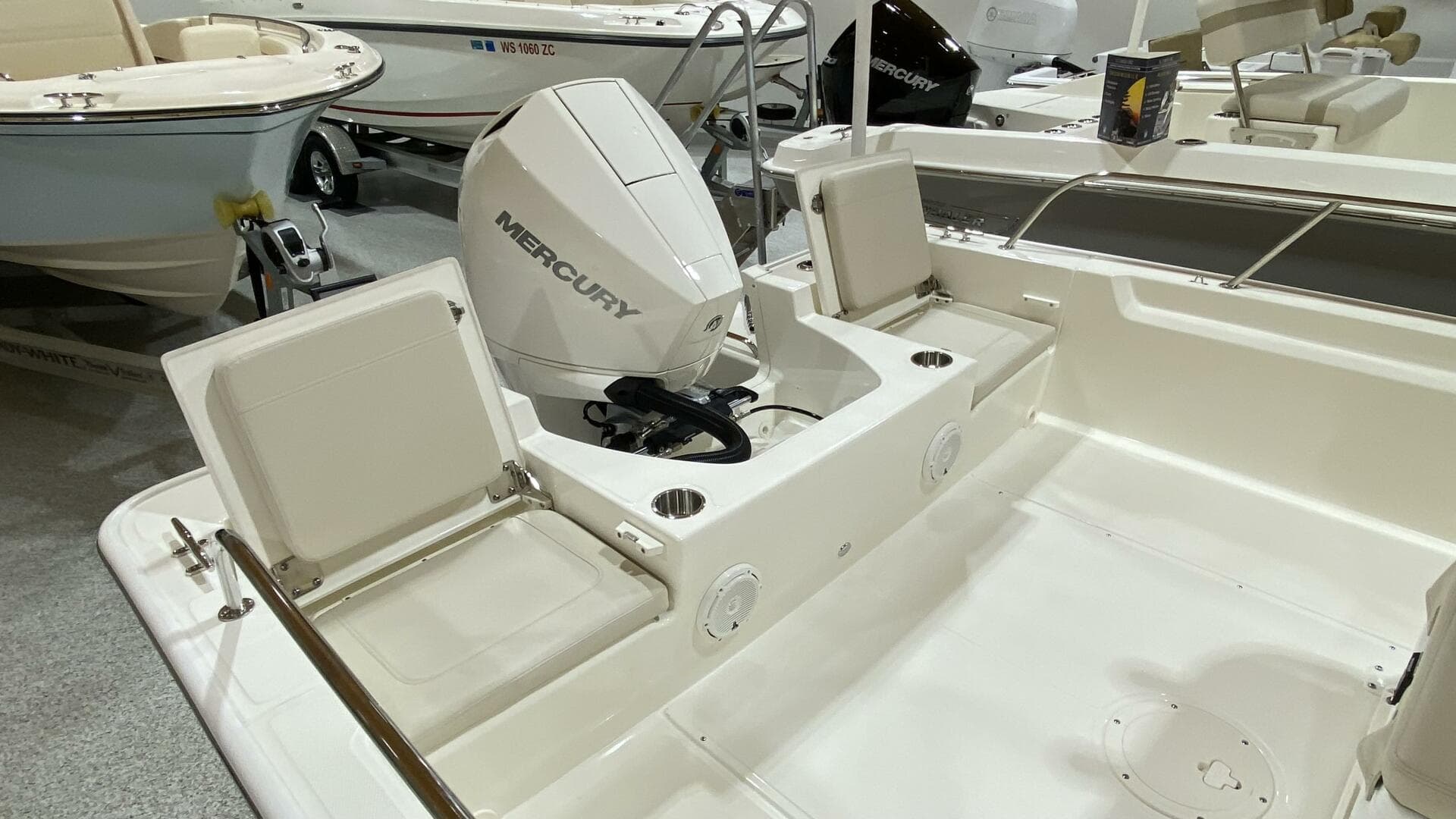 2022 Boston Whaler — photo 5