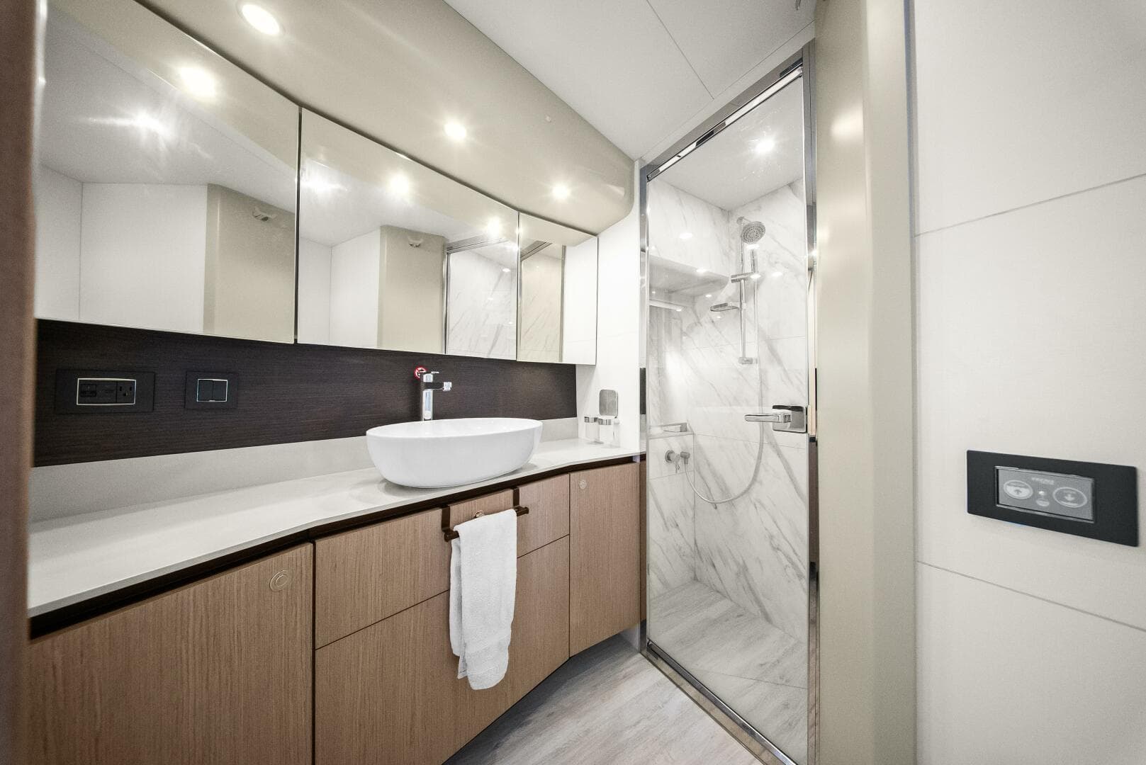 2025 Absolute 48 Navetta — photo 20