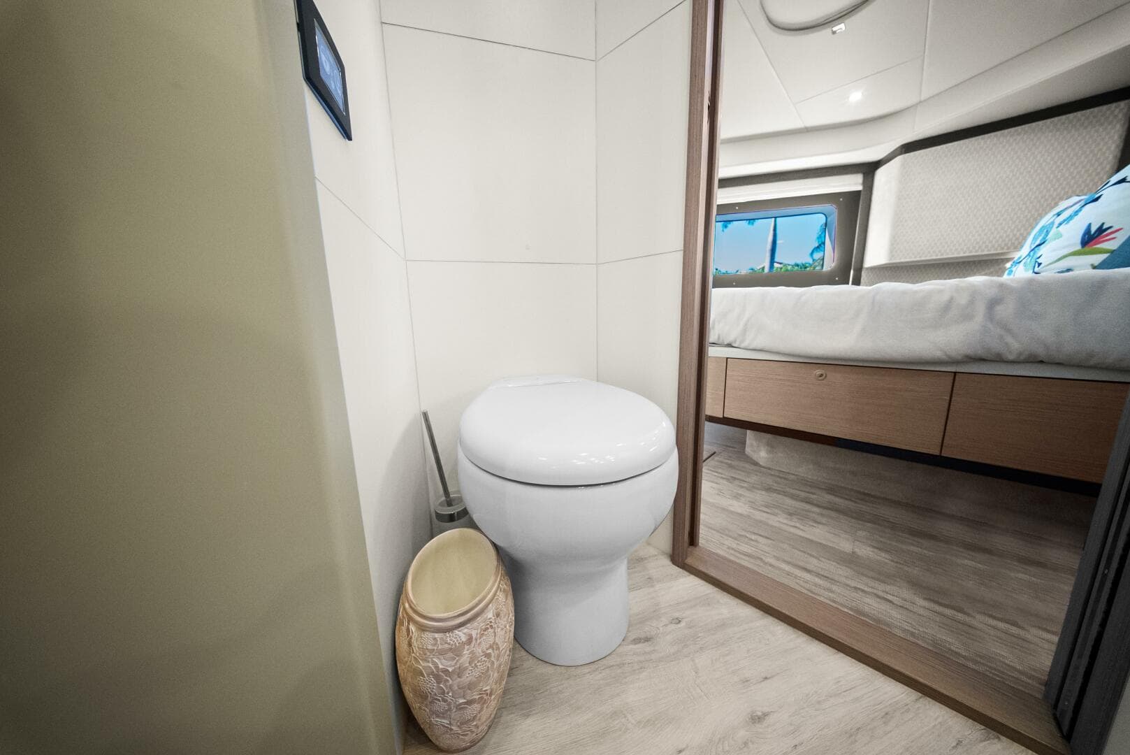 2025 Absolute 48 Navetta — photo 25