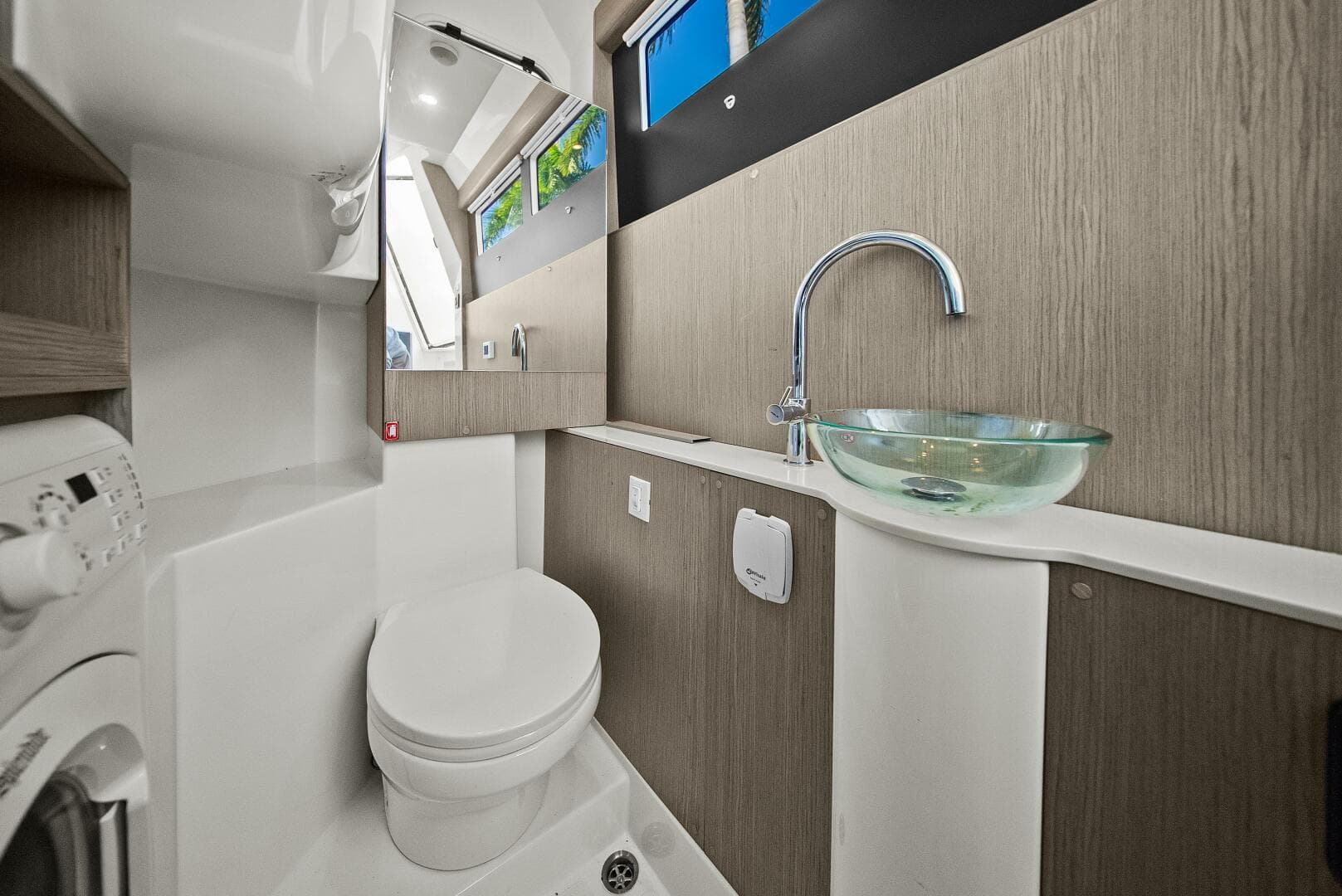 2025 Absolute 48 Navetta — photo 32