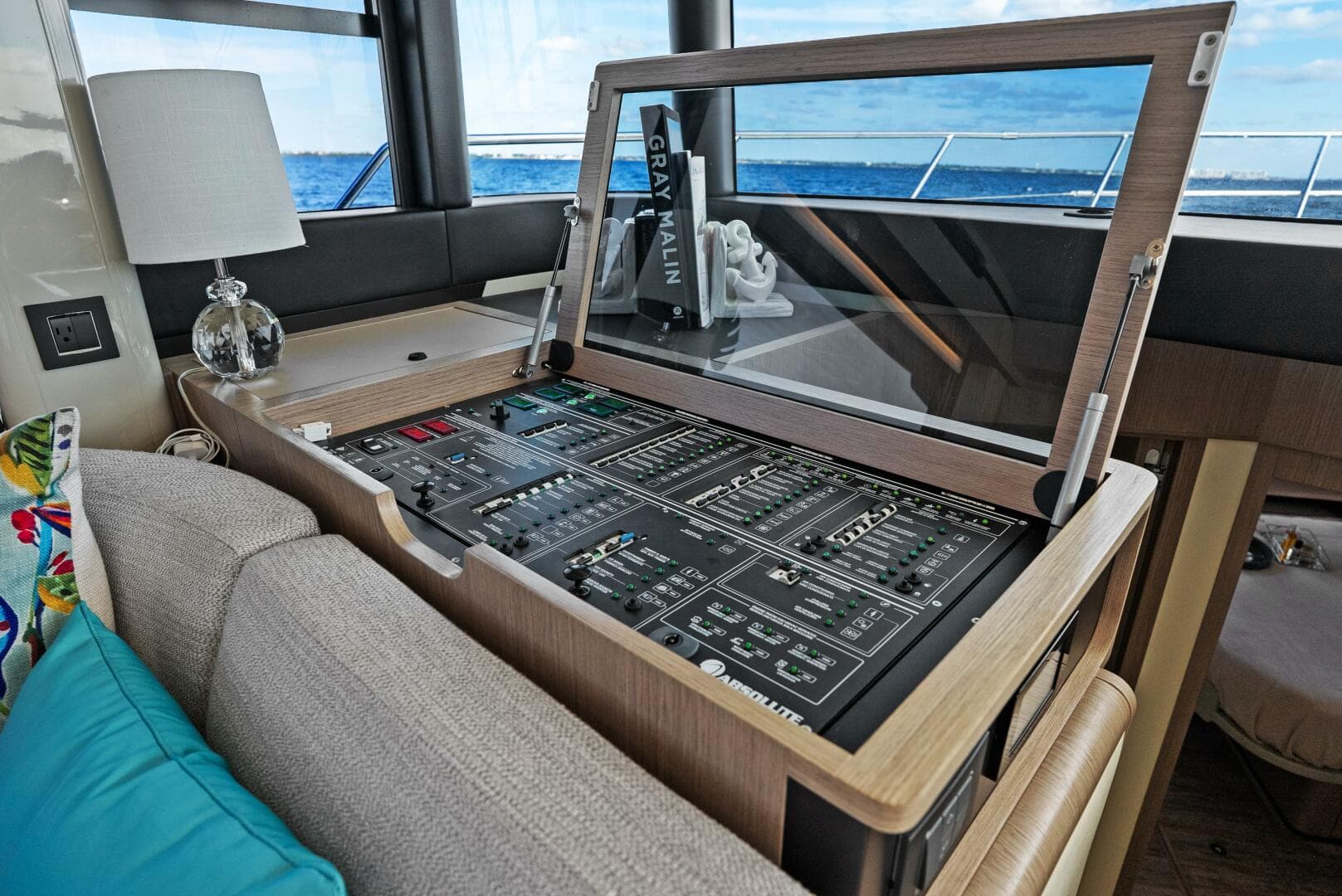 2025 Absolute 48 Navetta — photo 14