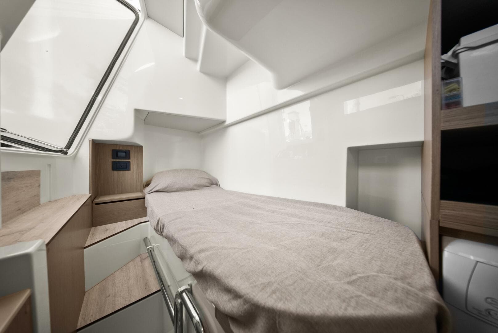 2025 Absolute 48 Navetta — photo 31