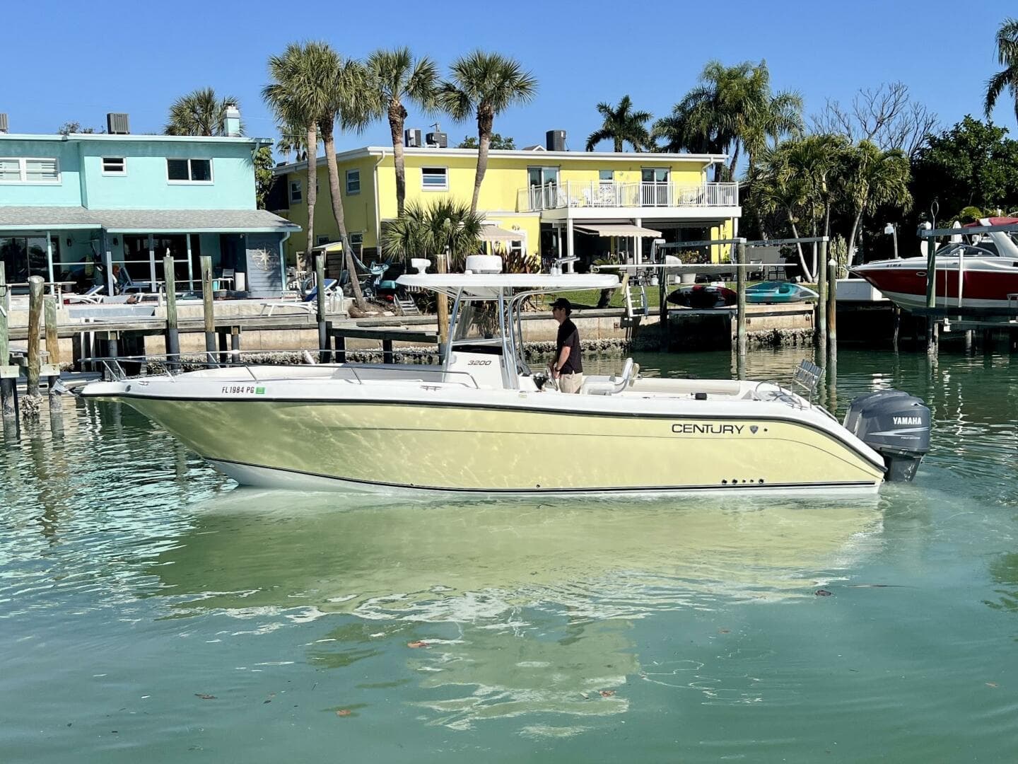 2005 Century 3200 Center Console — photo 8
