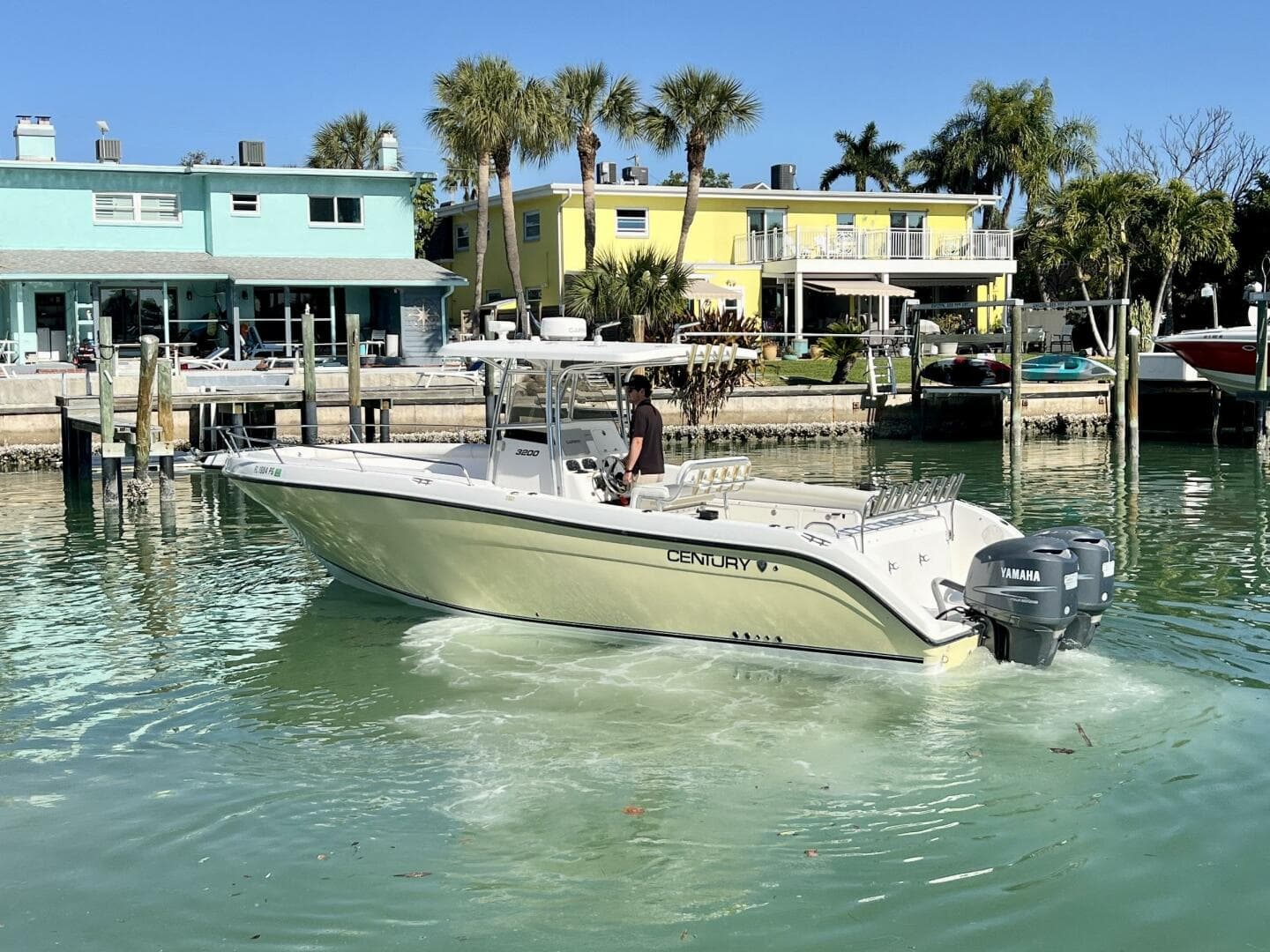 2005 Century 3200 Center Console — photo 7