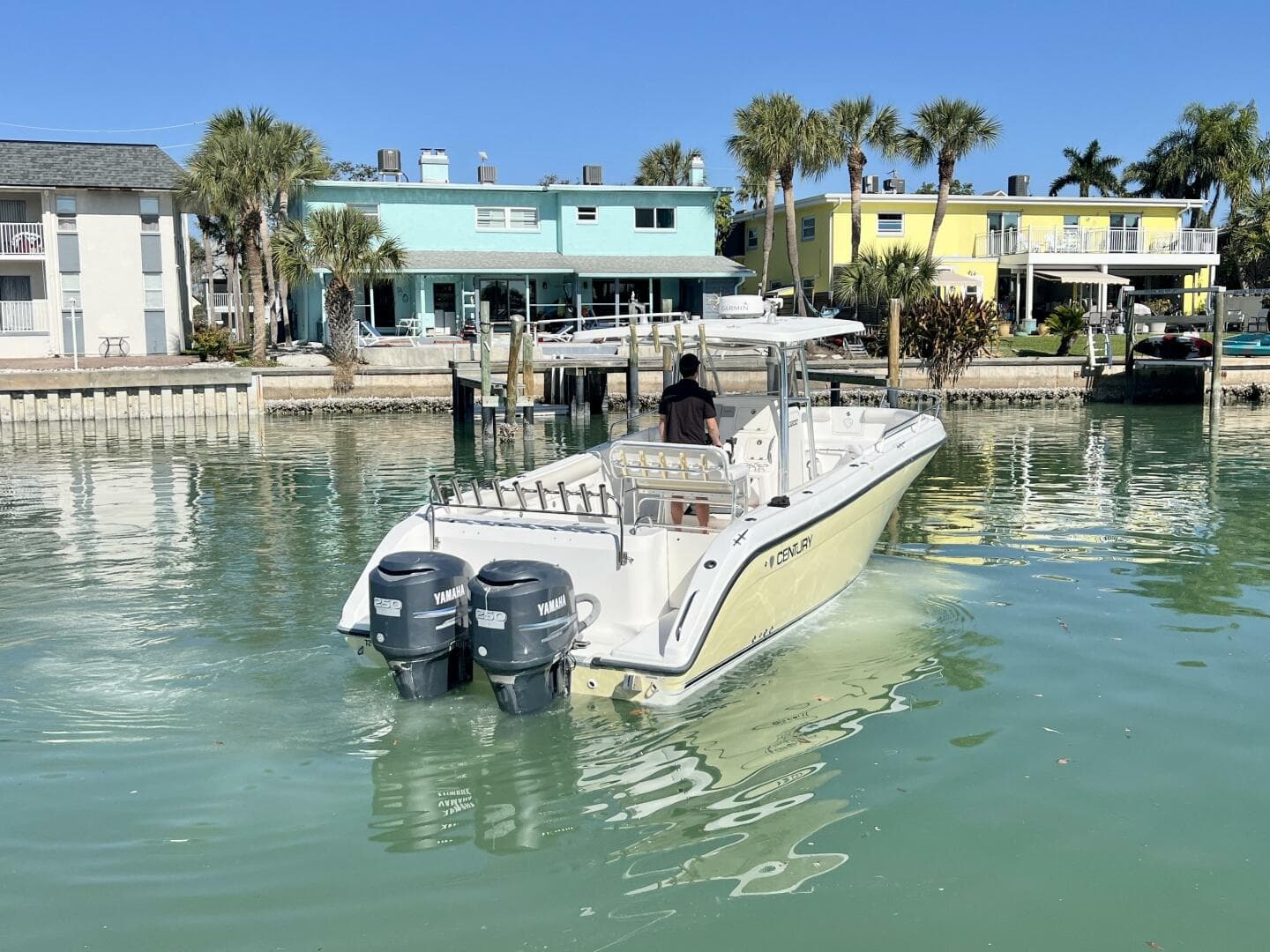2005 Century 3200 Center Console — photo 5