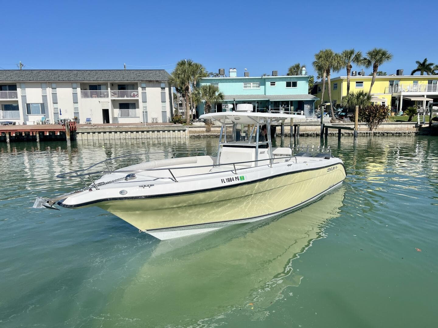 2005 Century 3200 Center Console — photo 9