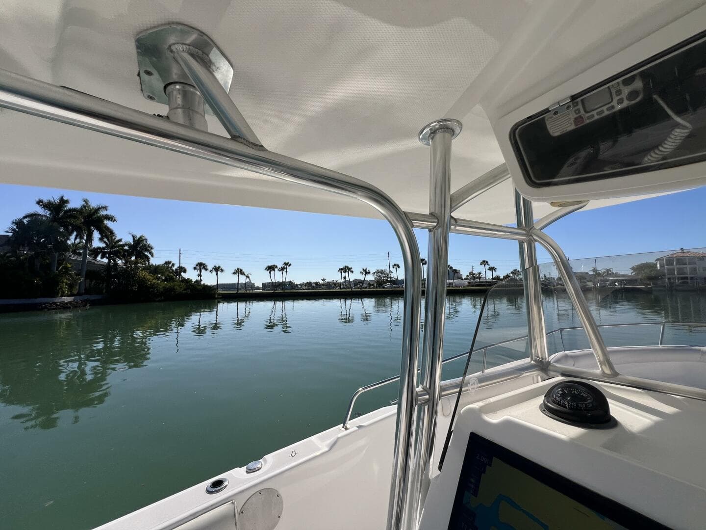 2005 Century 3200 Center Console — photo 20