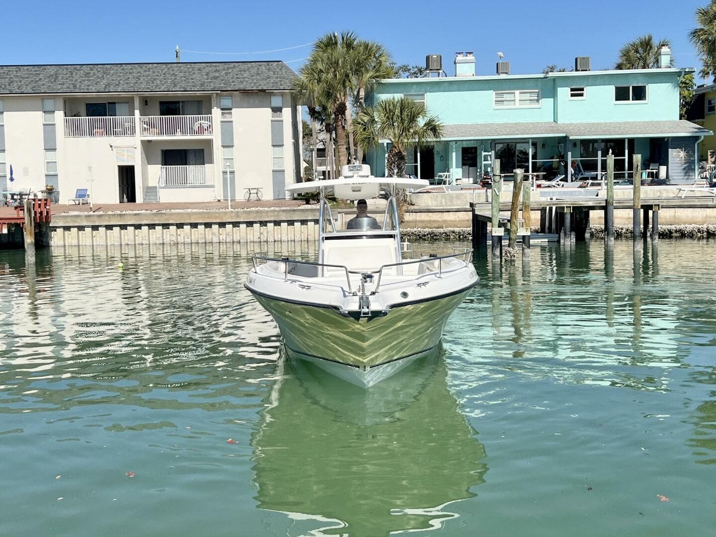 2005 Century 3200 Center Console — photo 10