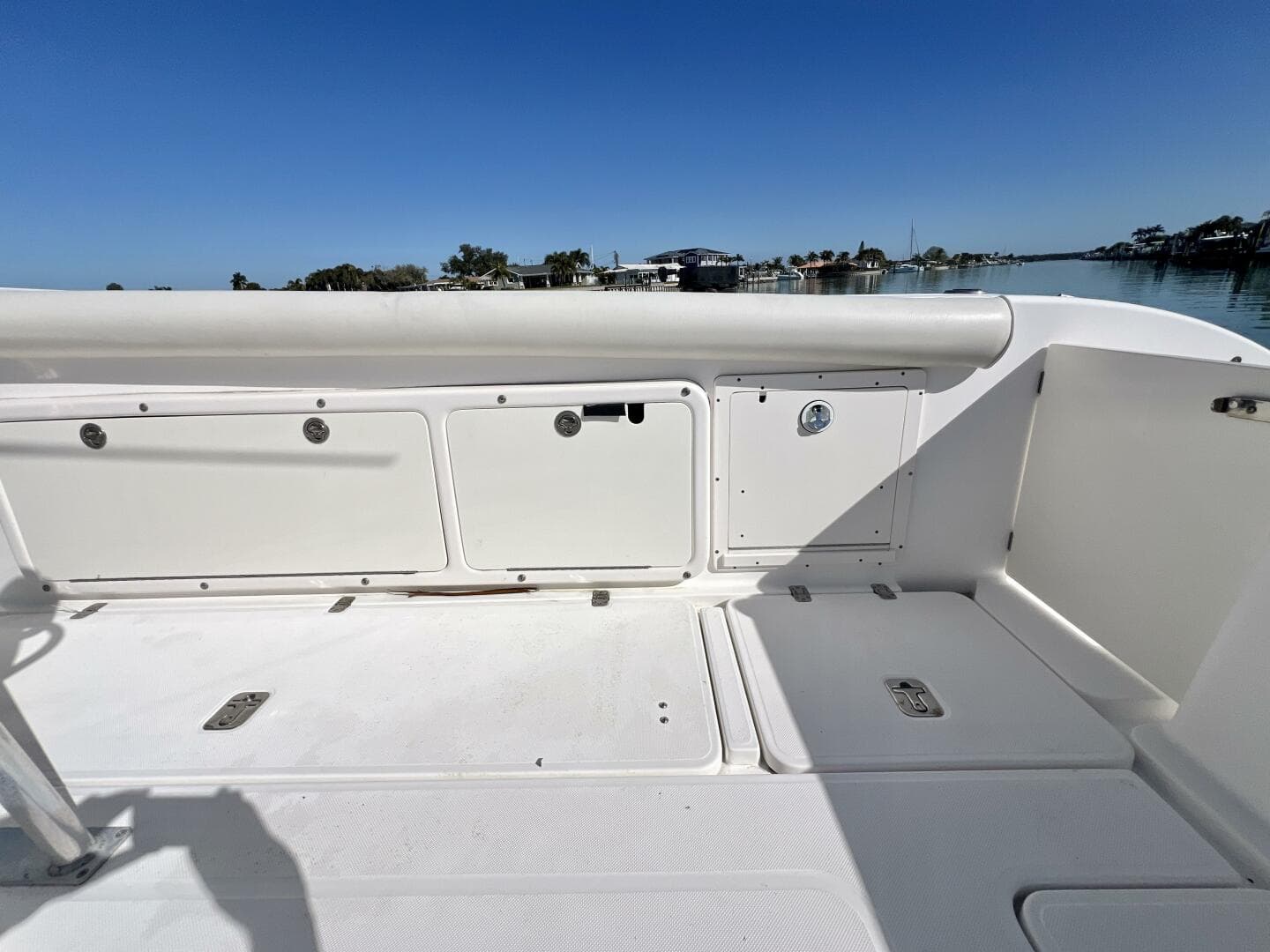 2005 Century 3200 Center Console — photo 13