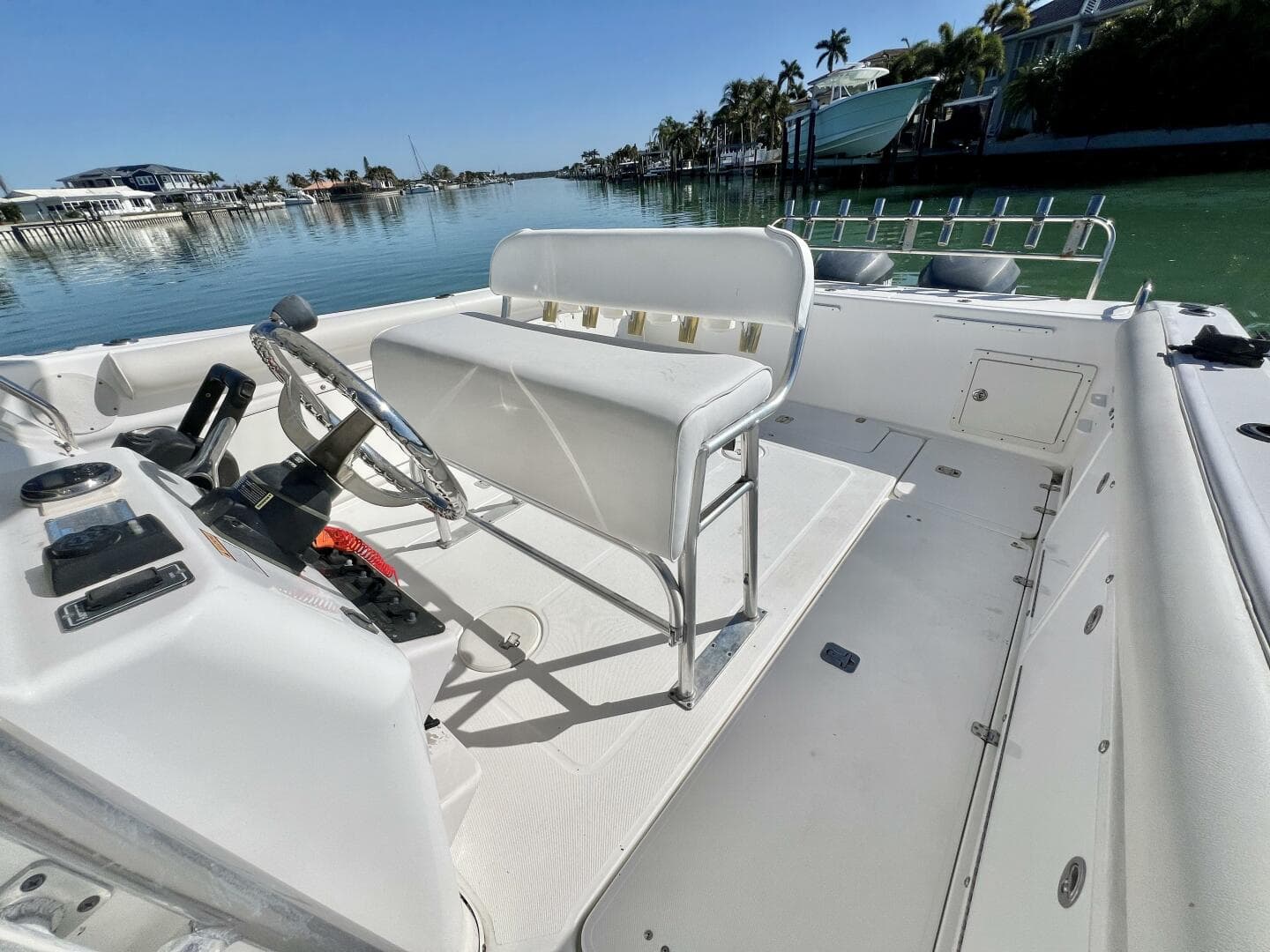 2005 Century 3200 Center Console — photo 17