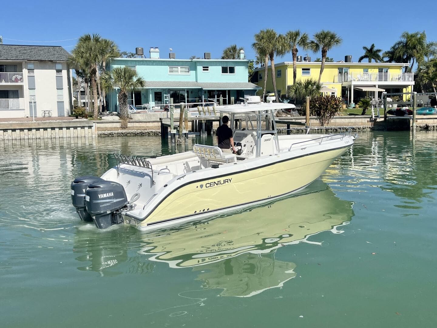 2005 Century 3200 Center Console — photo 4