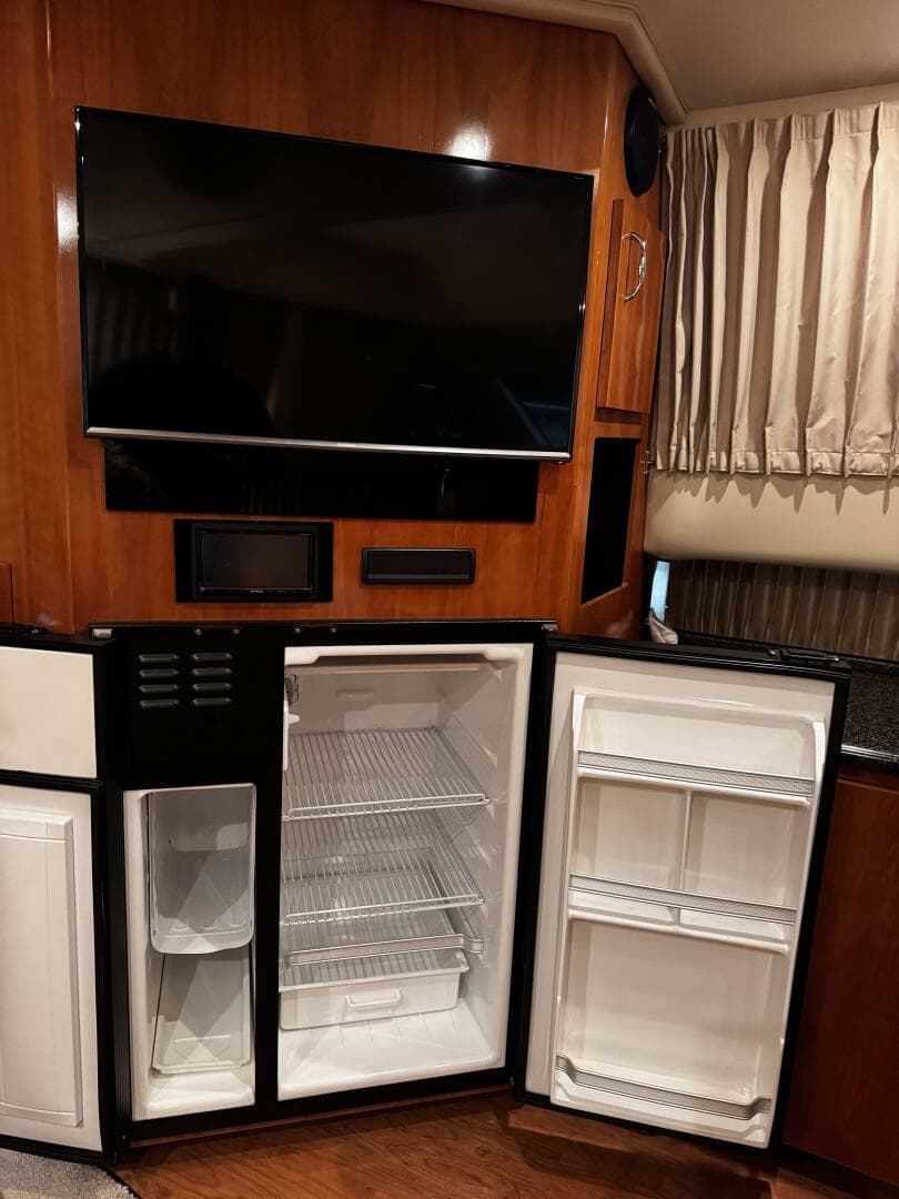 2005 Carver 36 Sedan — photo 15