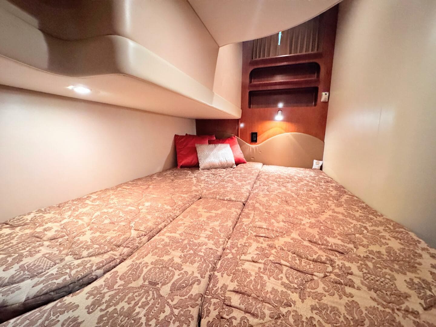 2005 Carver 36 Sedan — photo 26