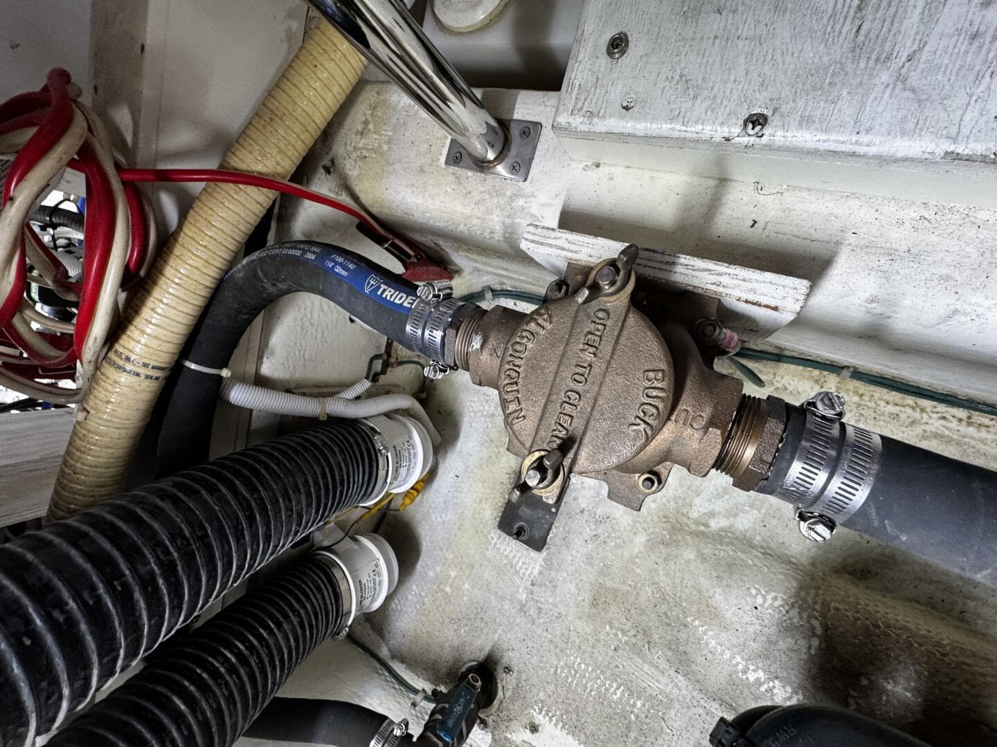 2005 Carver 36 Sedan — photo 33