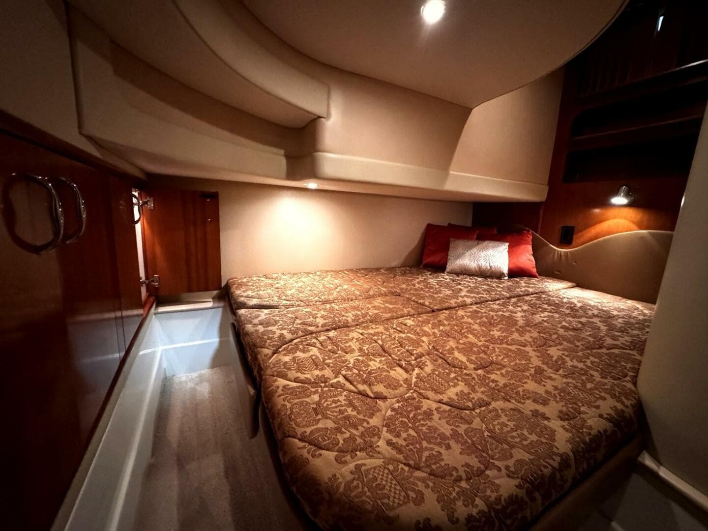 2005 Carver 36 Sedan — photo 25