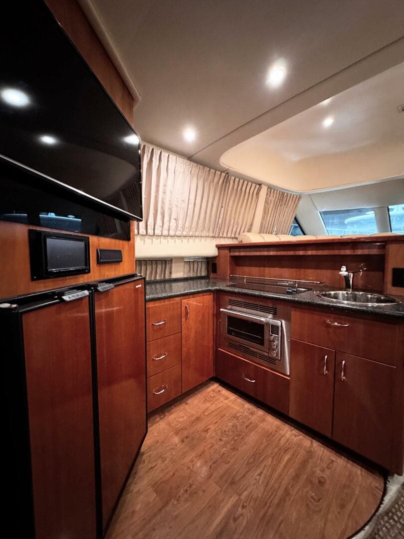 2005 Carver 36 Sedan — photo 5