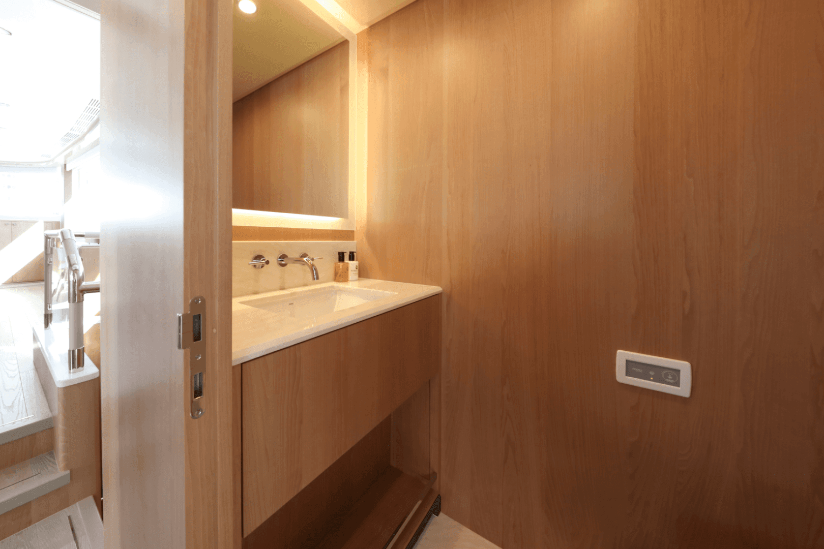 2025 Ocean Alexander 28L — photo 41