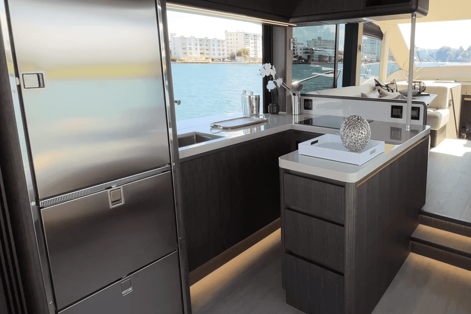 2025 Galeon 560 Fly — photo 38